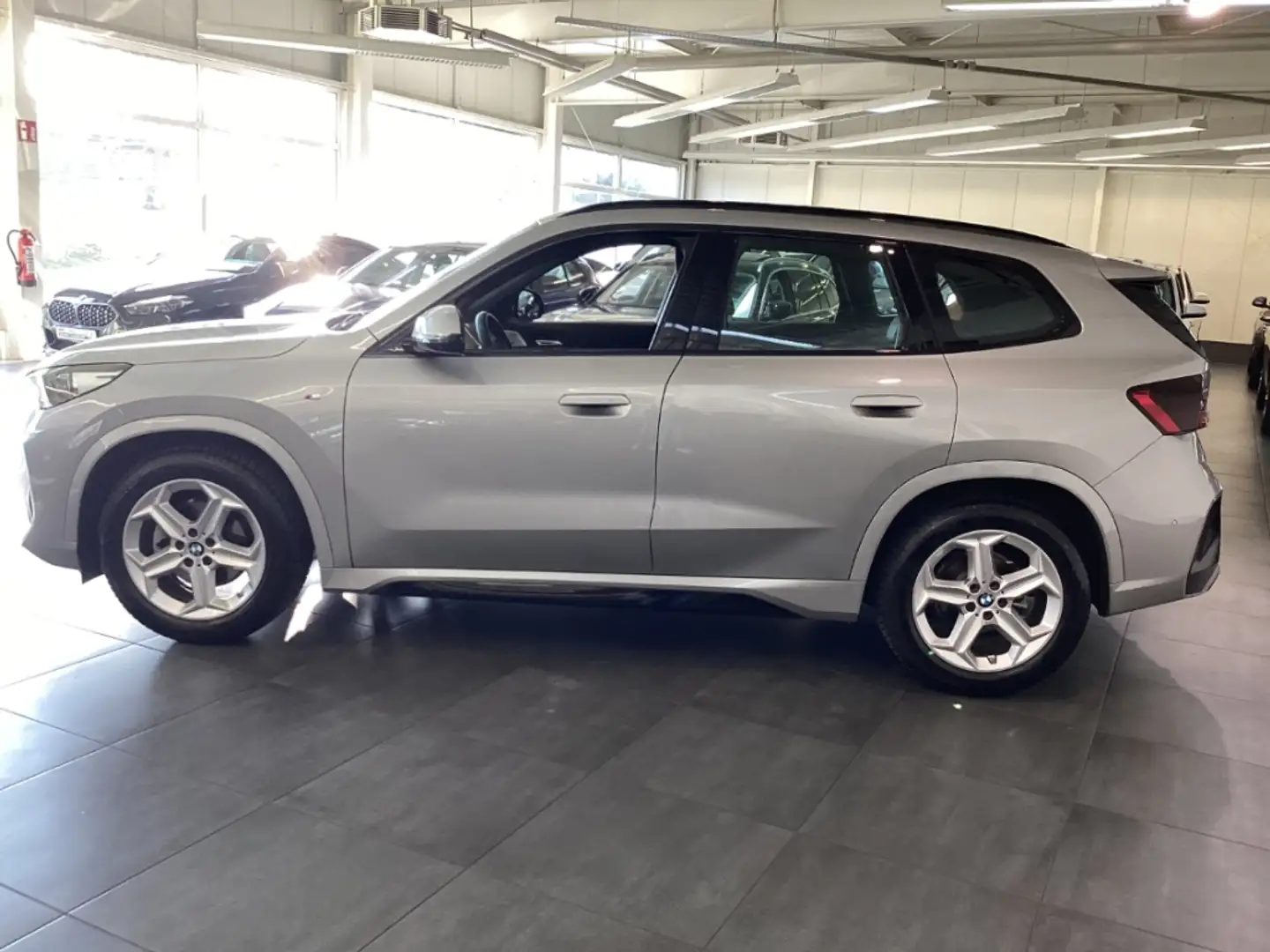 BMW X1 sDrive18iA M Sport HUD H/K PA+ Memory Aktivsitz LC Grau - 2
