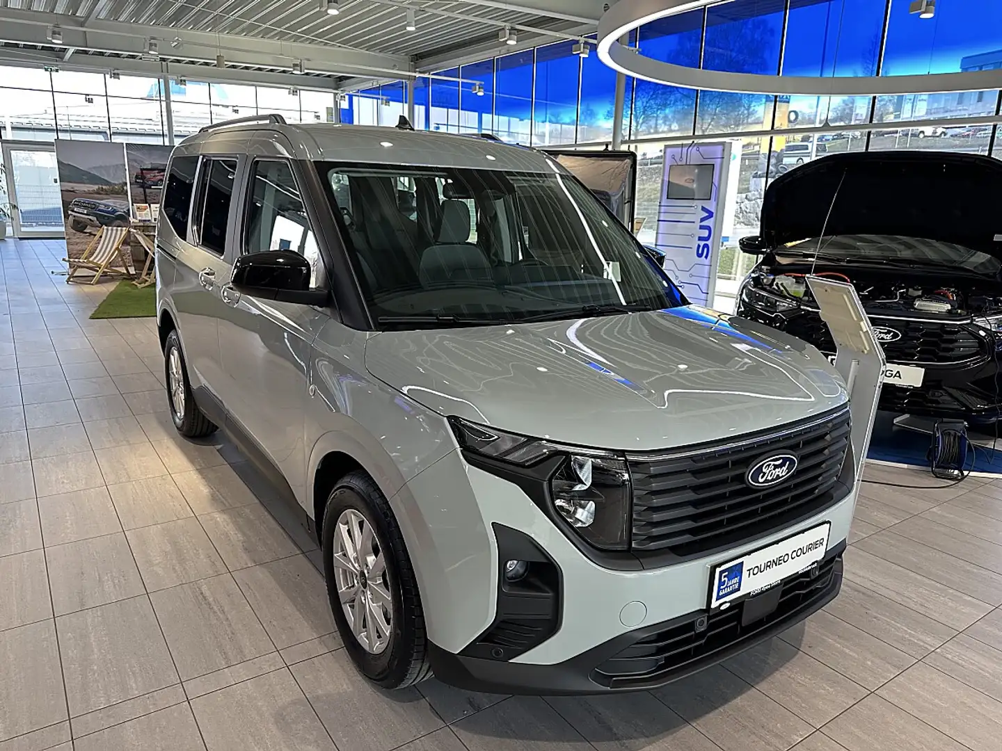 Ford Tourneo Courier 1,0 EcoBoost Titanium Grau - 1