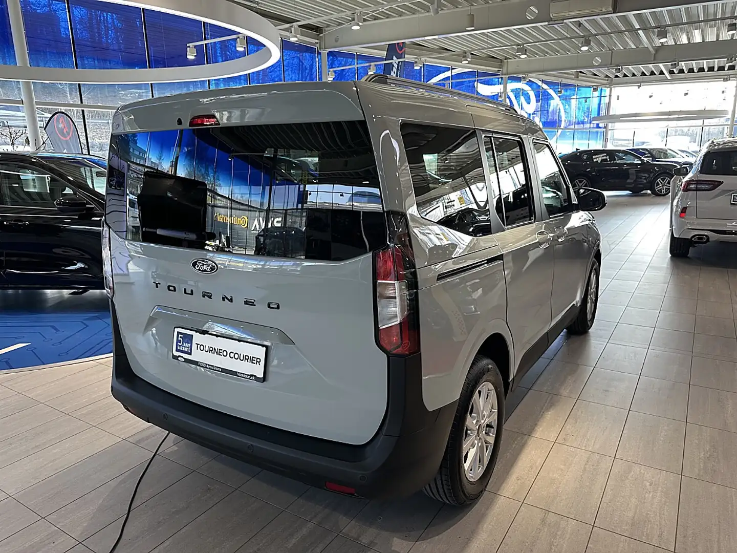 Ford Tourneo Courier 1,0 EcoBoost Titanium Grau - 2