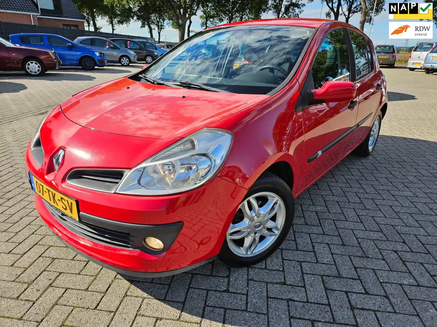 Renault Clio 1.4-16V Dynamique 5Drs 2006. Airco/Cruise/Lichtmet Rot - 1