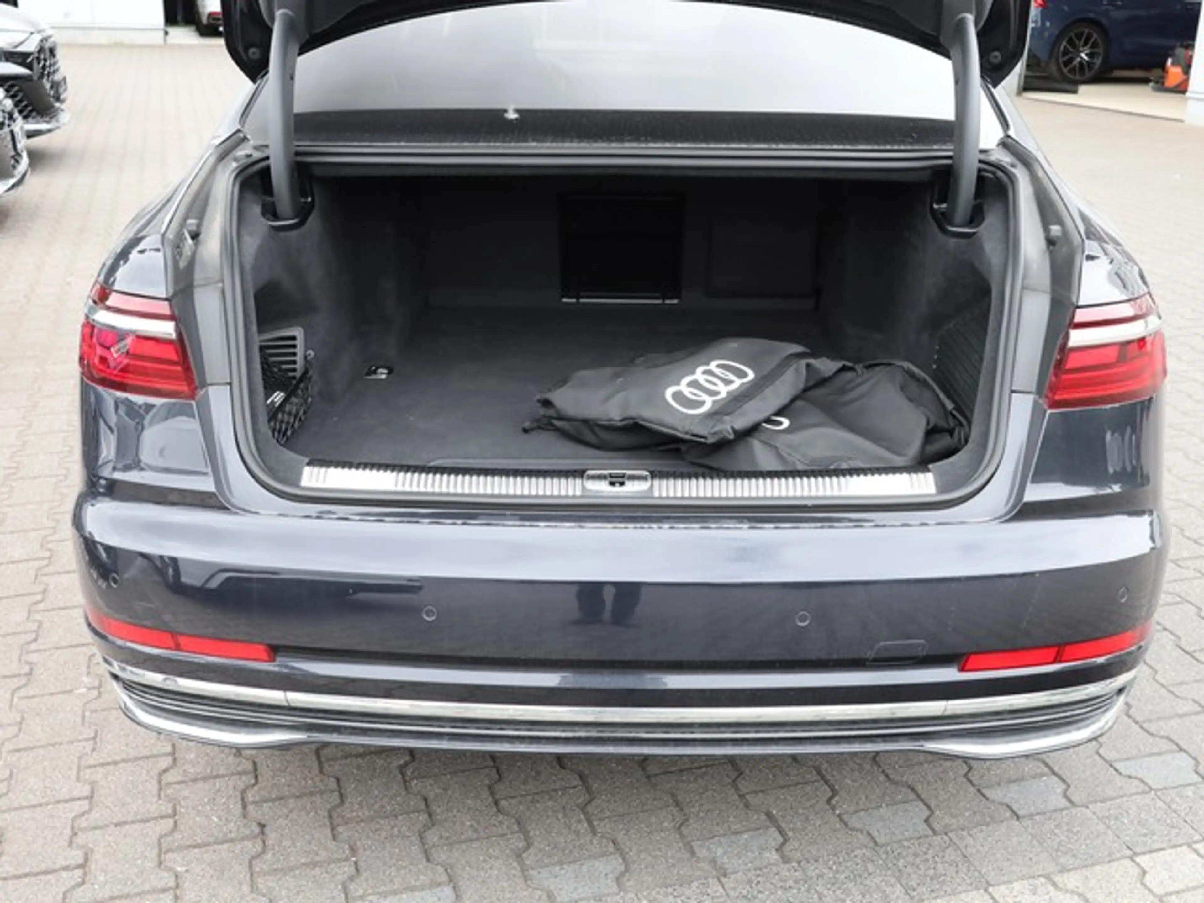 Audi A8 60 TFSI e quattro LM20 ACC Pano HuD Massage Dig... — photo 13