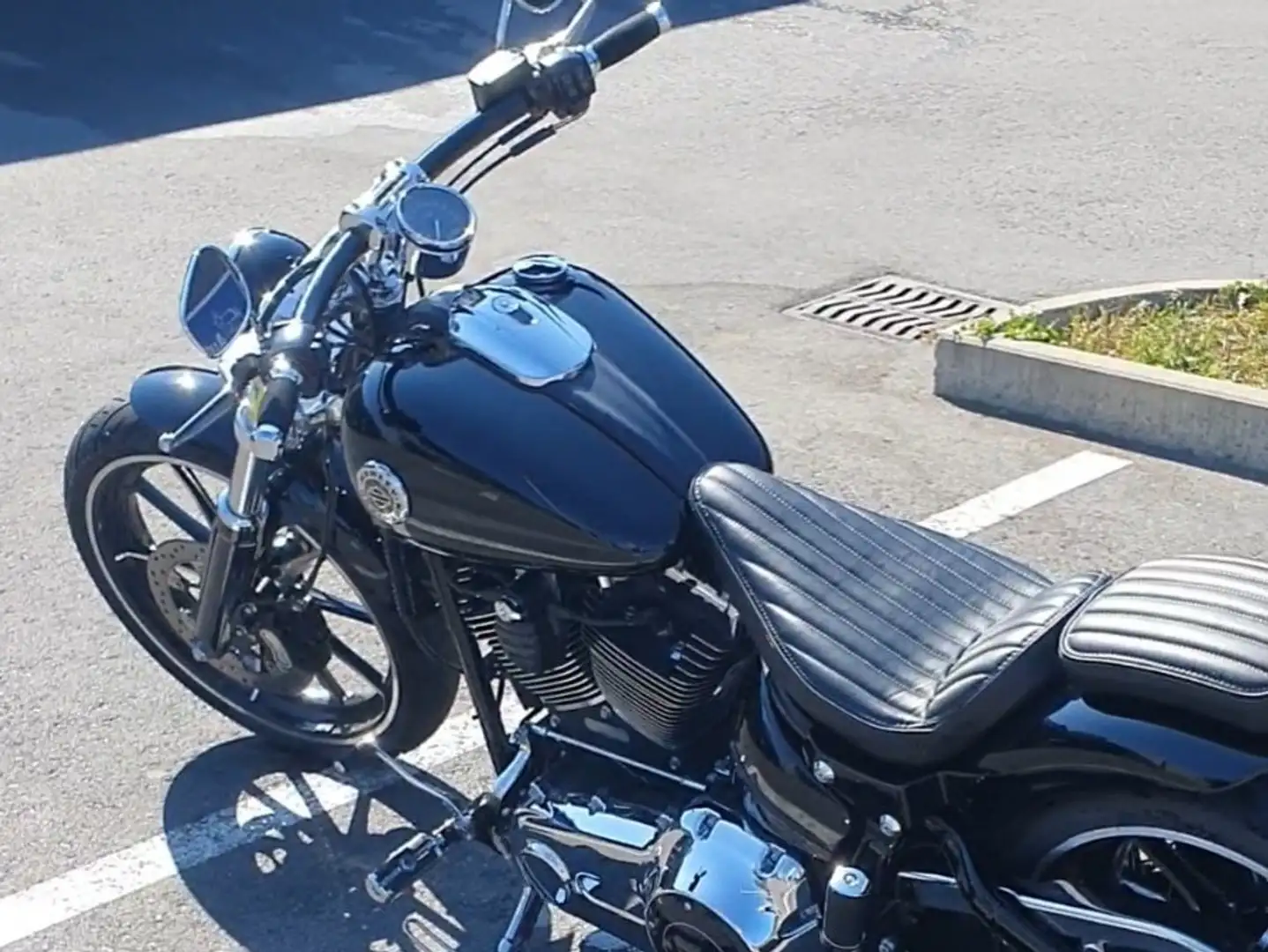 Harley-Davidson CVO Breakout Fekete - 1