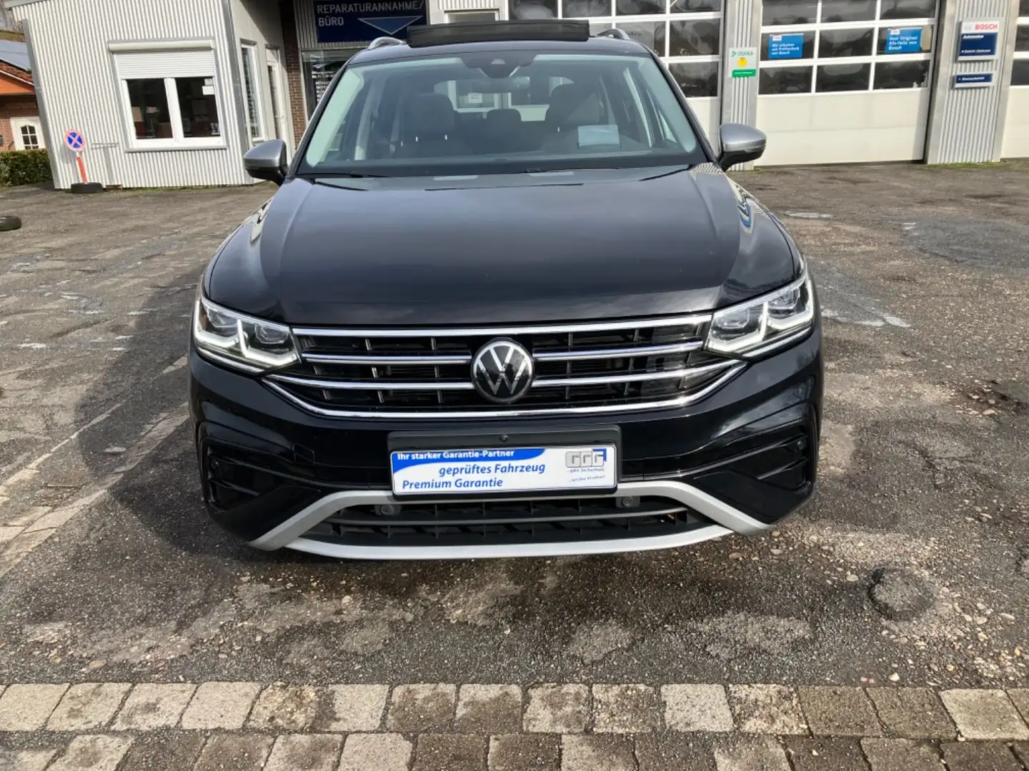 Volkswagen Tiguan Elegance 4Motion/Panorama/Matrix Zwart - 2