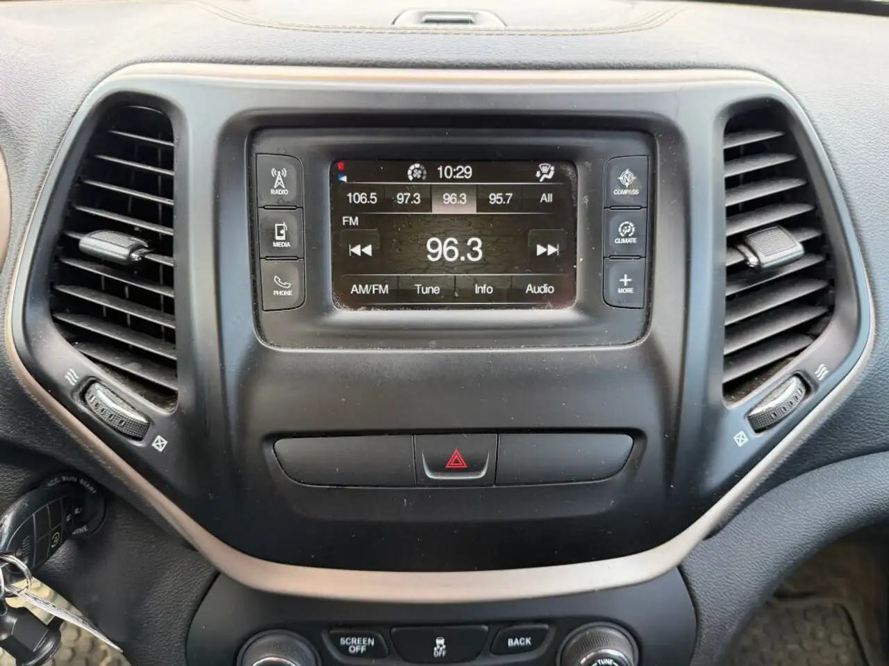 Jeep Cherokee photo Jeep Cherokee