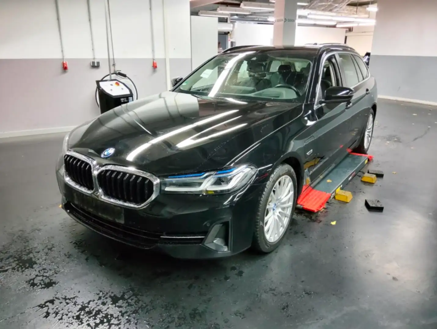 BMW 530 e LASER/HUD/Leder/CAM/SPUR/KeyGO Schwarz - 1