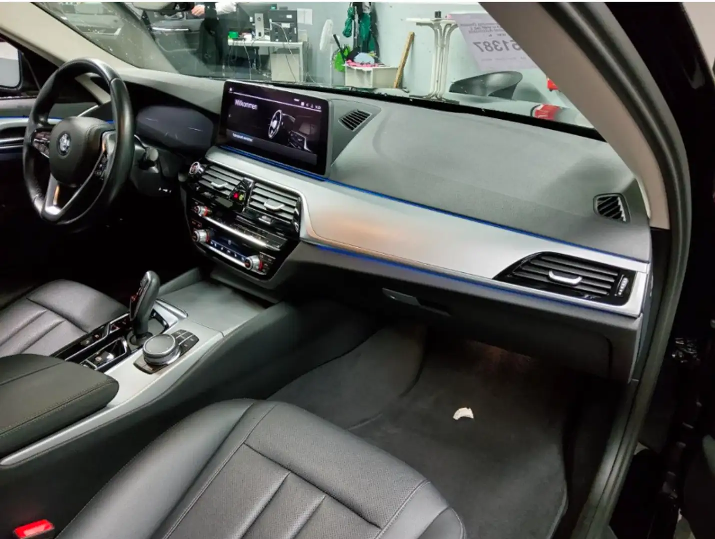 BMW 530 e LASER/HUD/Leder/CAM/SPUR/KeyGO Schwarz - 2