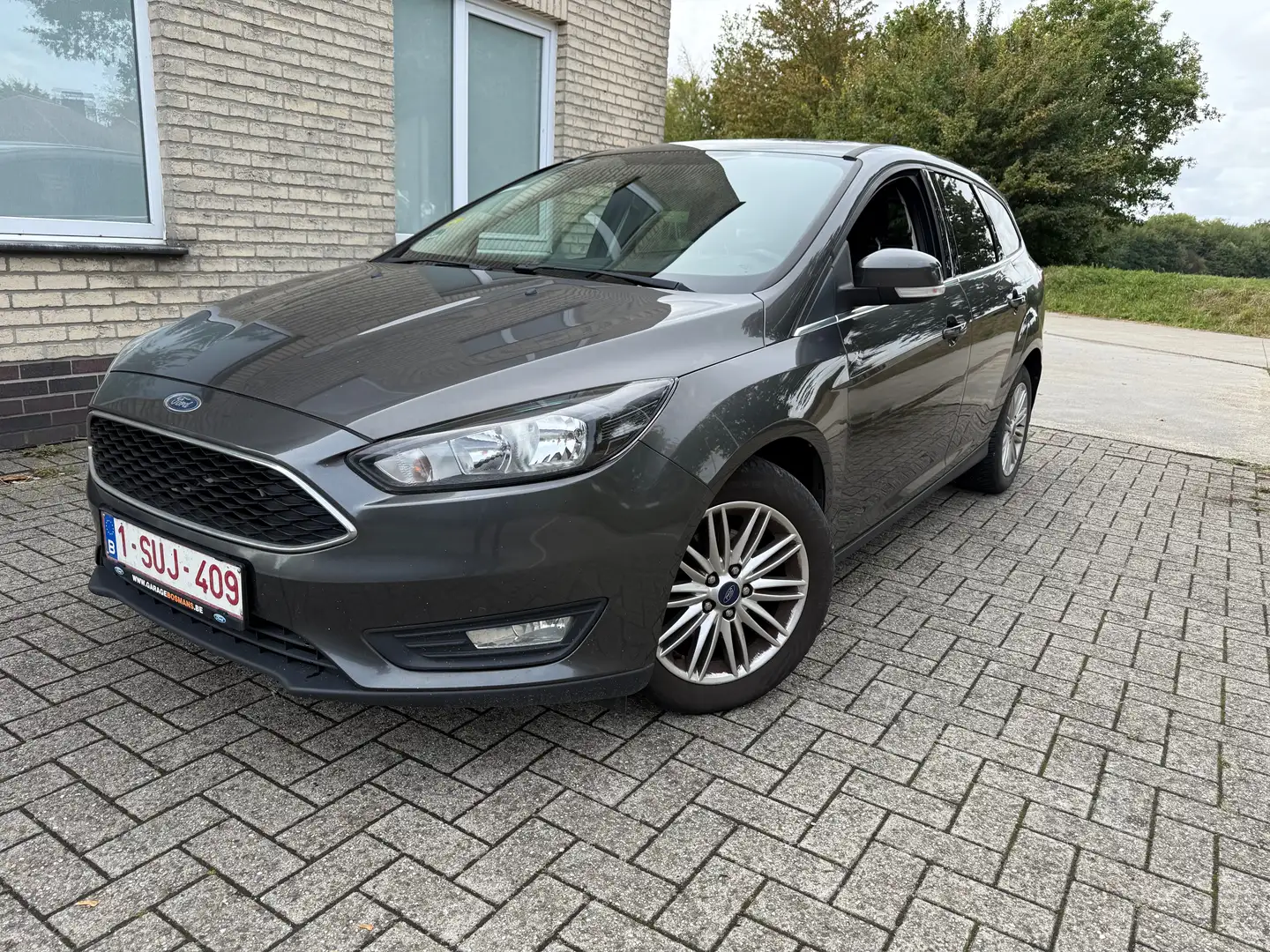 Ford Focus Focus SW 1.5 tdci Grijs - 1