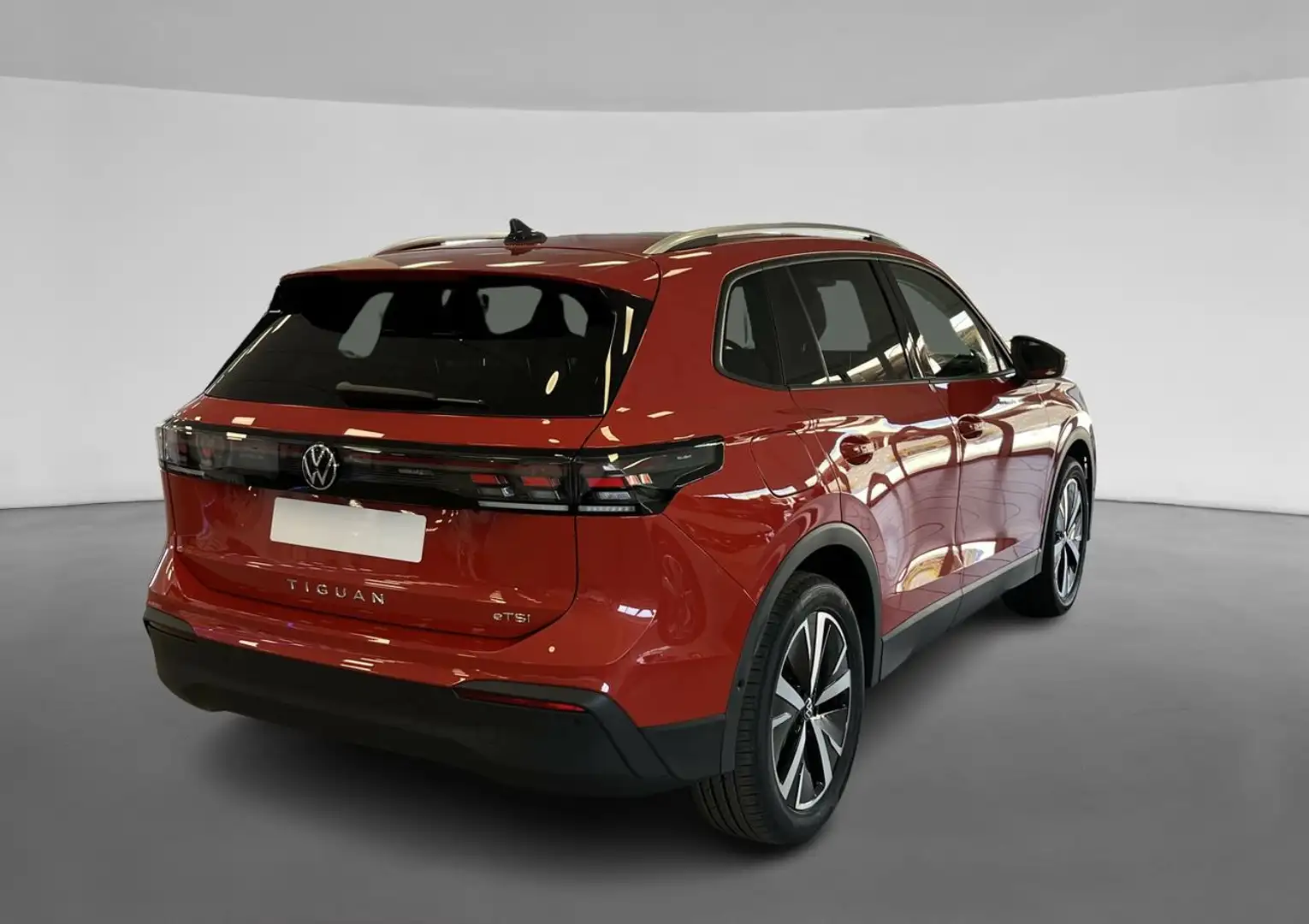 Volkswagen Tiguan Nuevo  Más 1.5 TSI mHEV 96kW (130 CV) DSG7 Rojo - 2