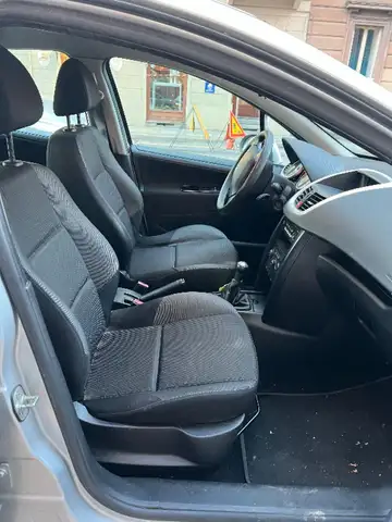 Peugeot 207 view 4