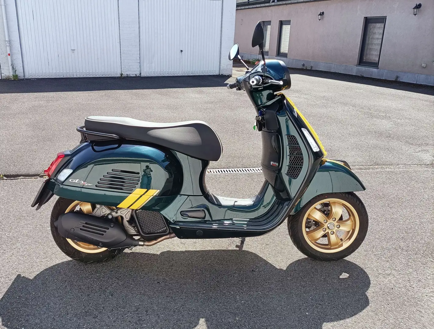 Vespa GTS Super 125 Racing Sixties - 1