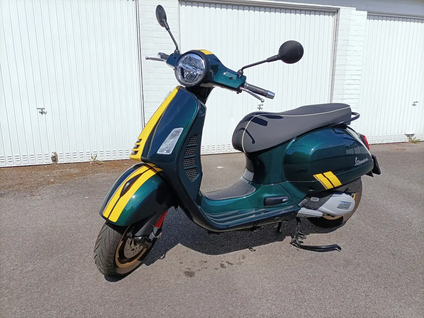 Vespa GTS Super 125 Racing Sixties - 2