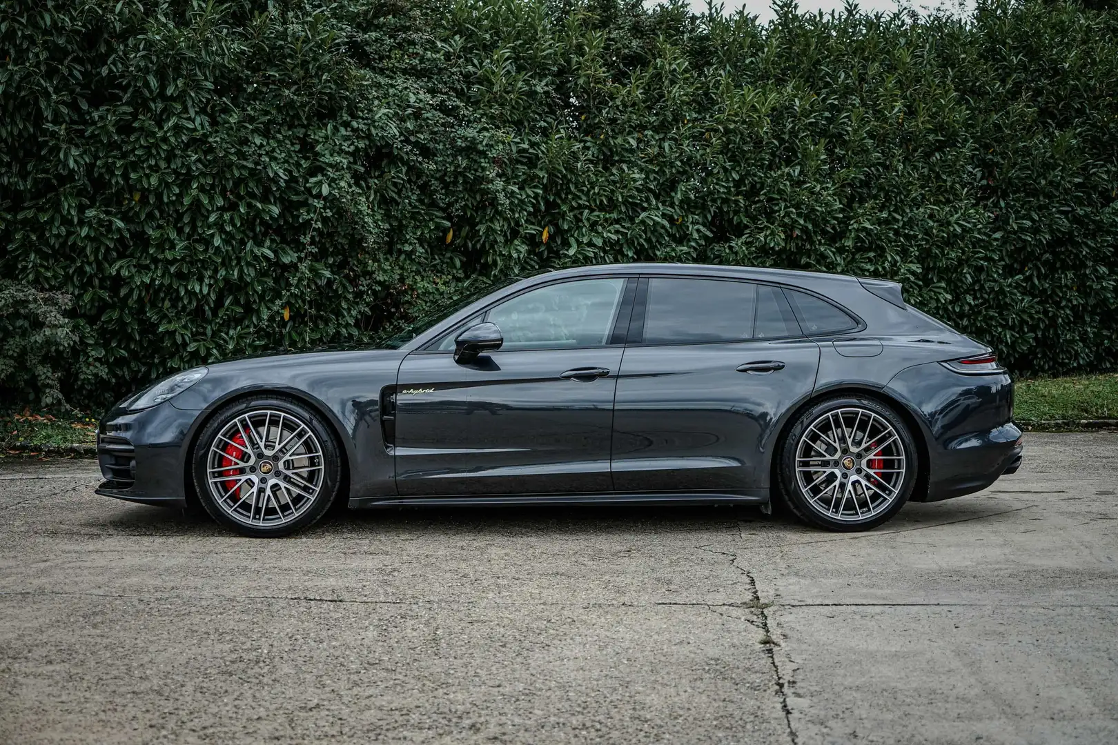 Porsche Panamera Sport Turismo 4S E-Hybrid, Roues AR dir, Toit pano Grau - 2