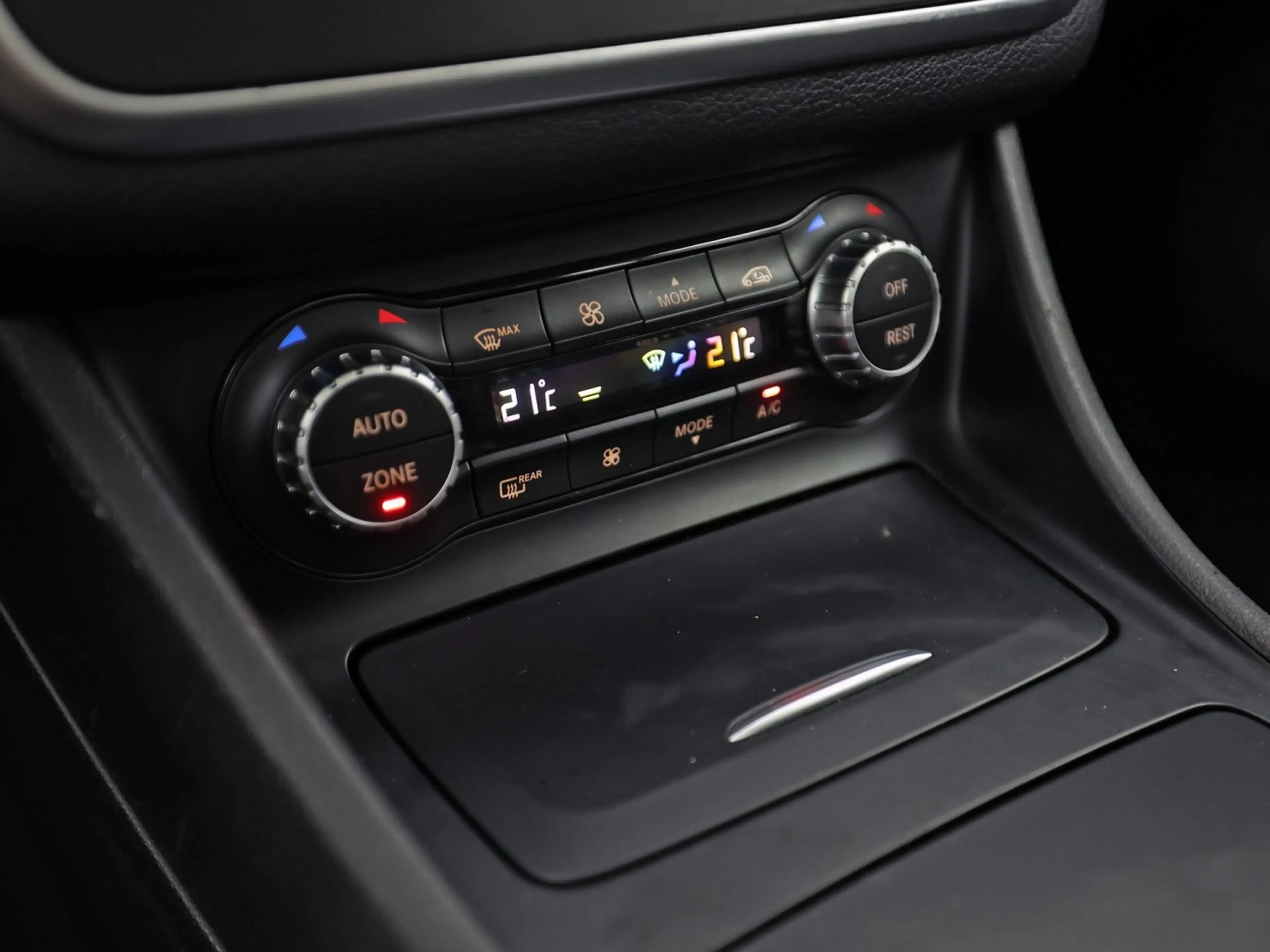 Mercedes-Benz GLA 250 250 4Matic AMG Edition 1 Sport Automaat (PANORAMAD — photo 11