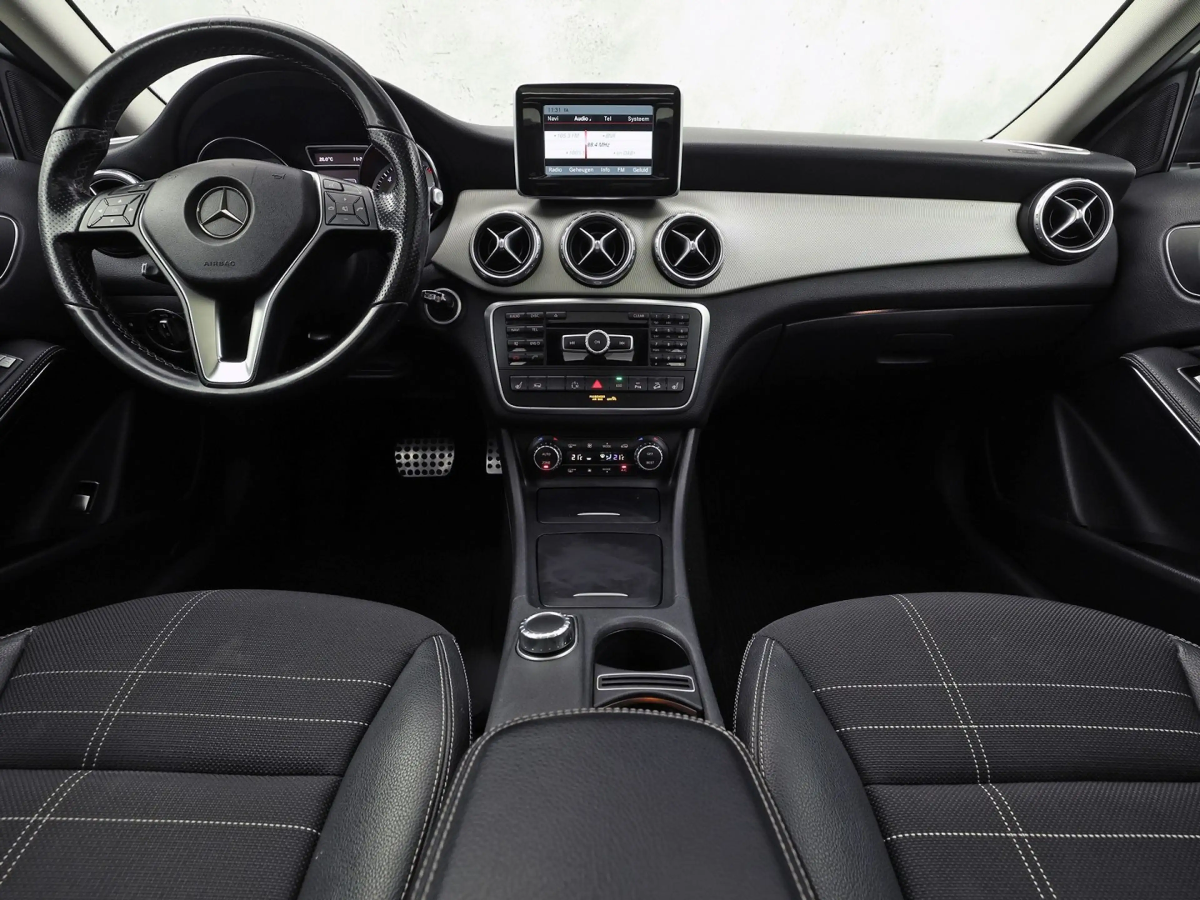 Mercedes-Benz GLA 250 250 4Matic AMG Edition 1 Sport Automaat (PANORAMAD — photo 6