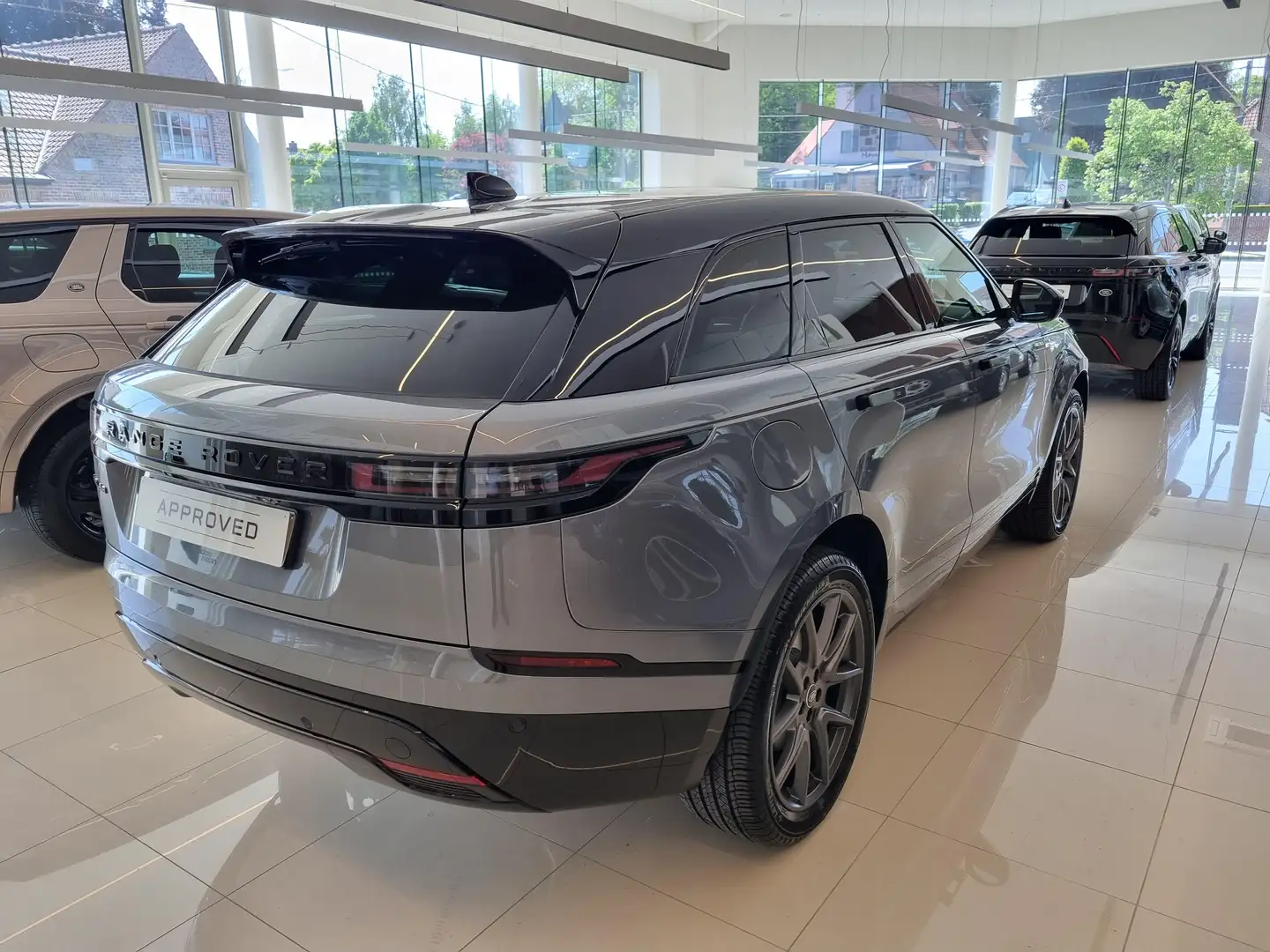 Land Rover Range Rover Velar P400e Dynamic SE AWD Auto. 24M Grijs - 2