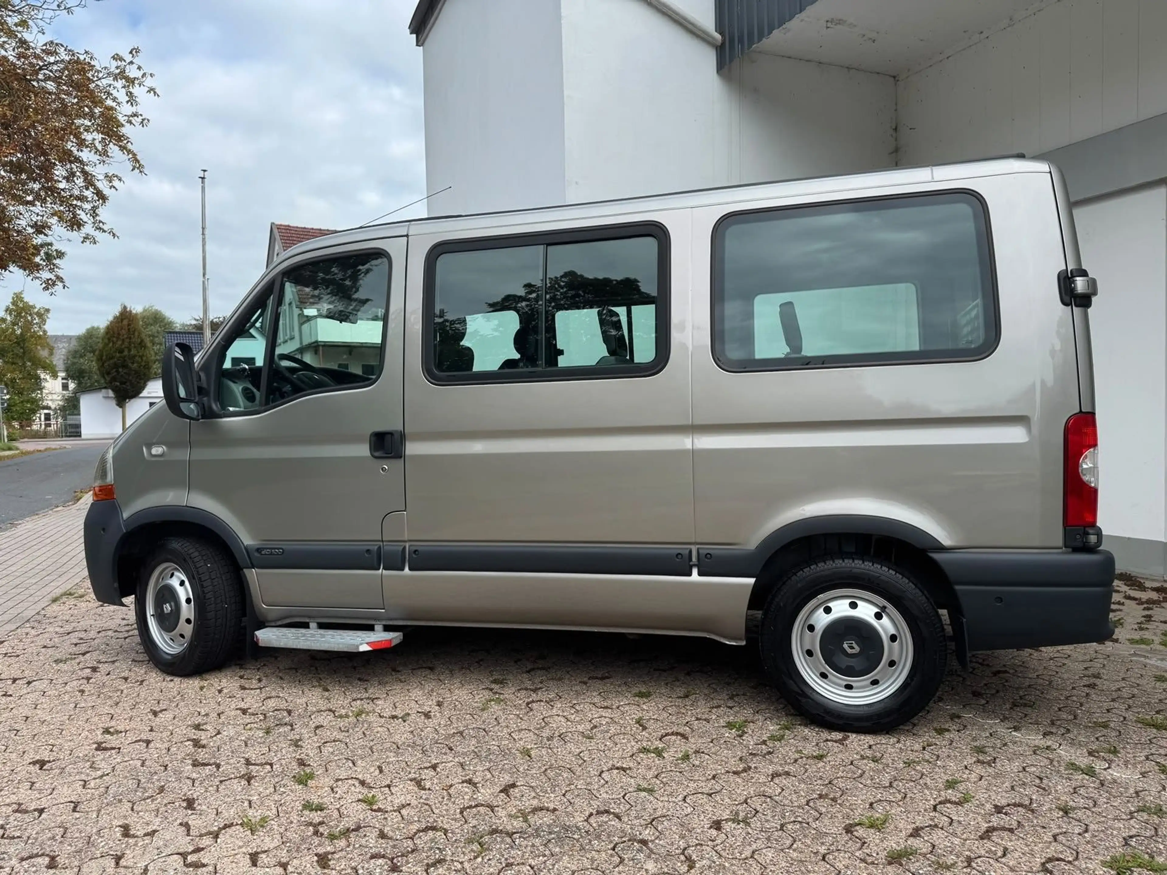 Renault Master 2.5 dCi Rollstuhlrampe PDC Klima Standhzg — photo 3
