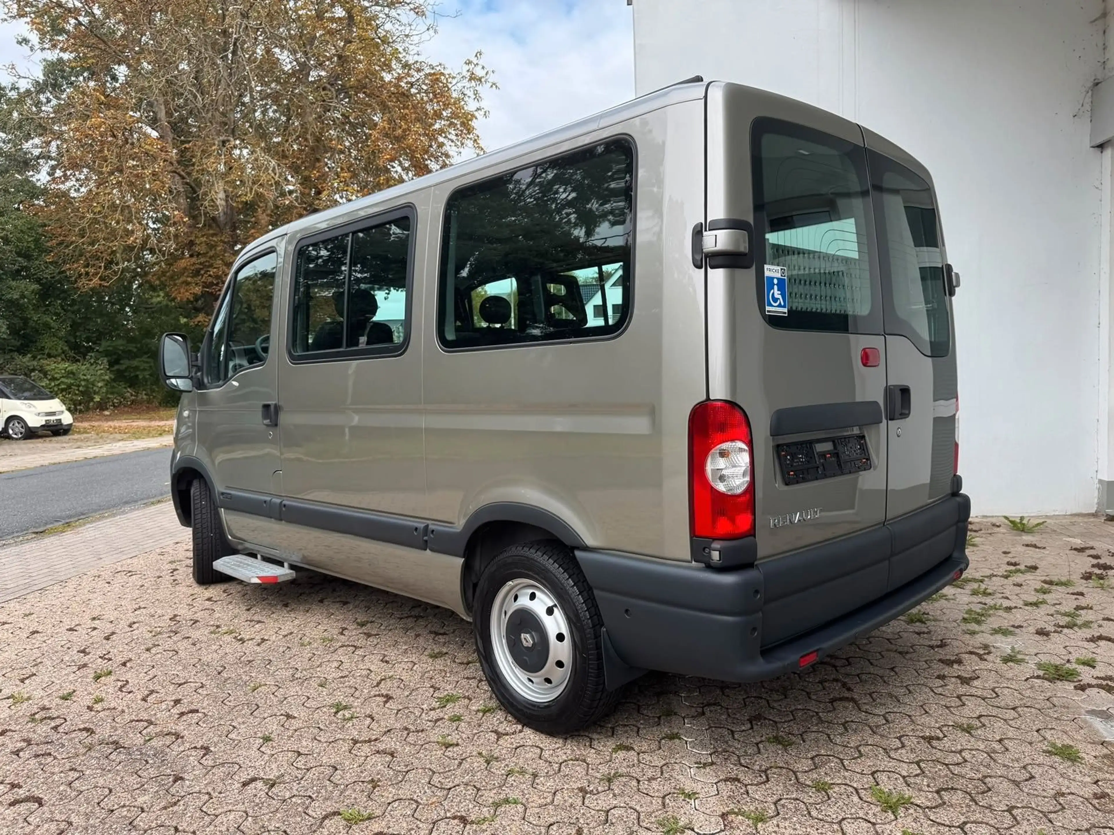 Renault Master 2.5 dCi Rollstuhlrampe PDC Klima Standhzg — photo 4