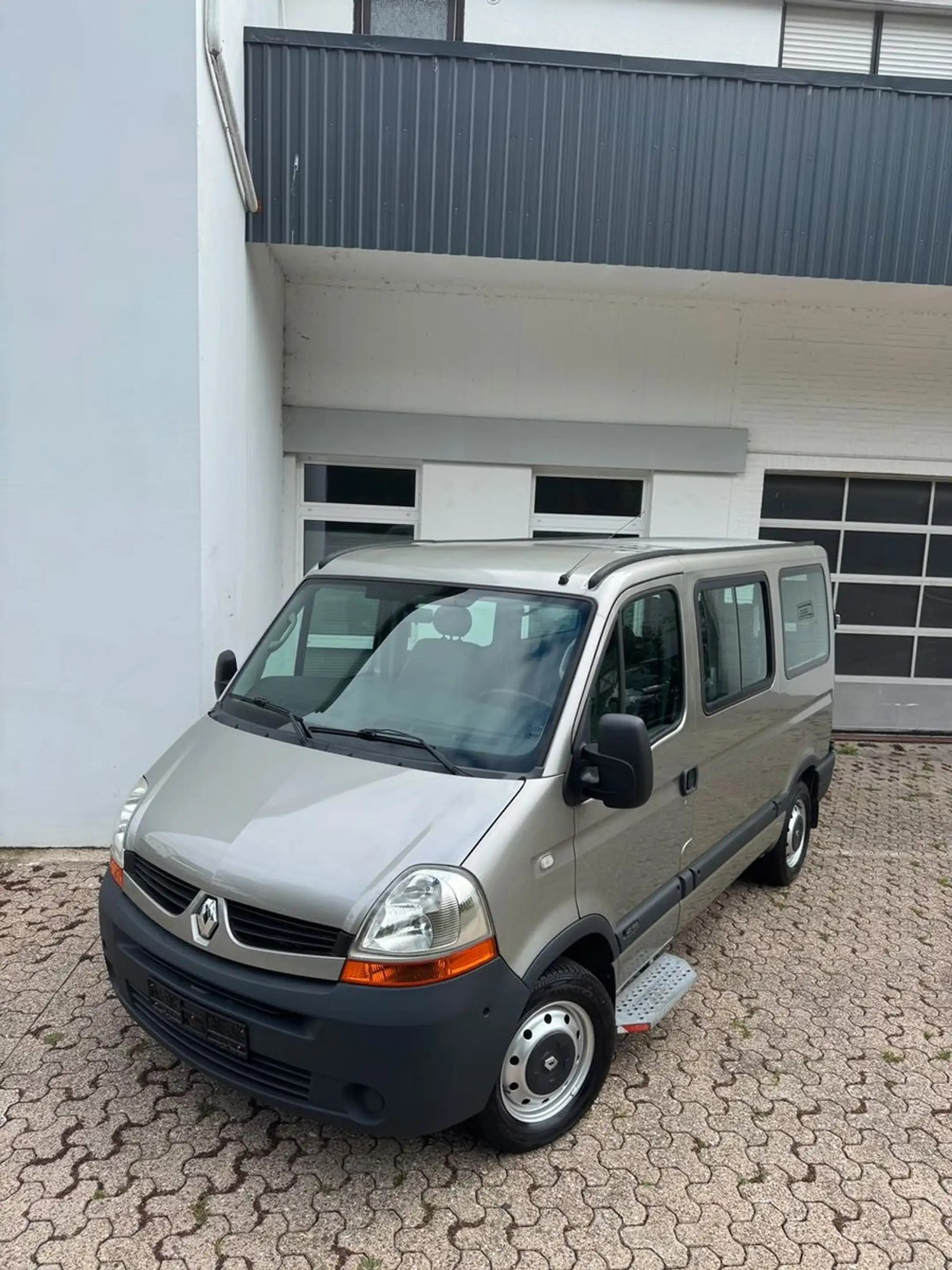 Renault Master 2.5 dCi Rollstuhlrampe PDC Klima Standhzg — photo 10