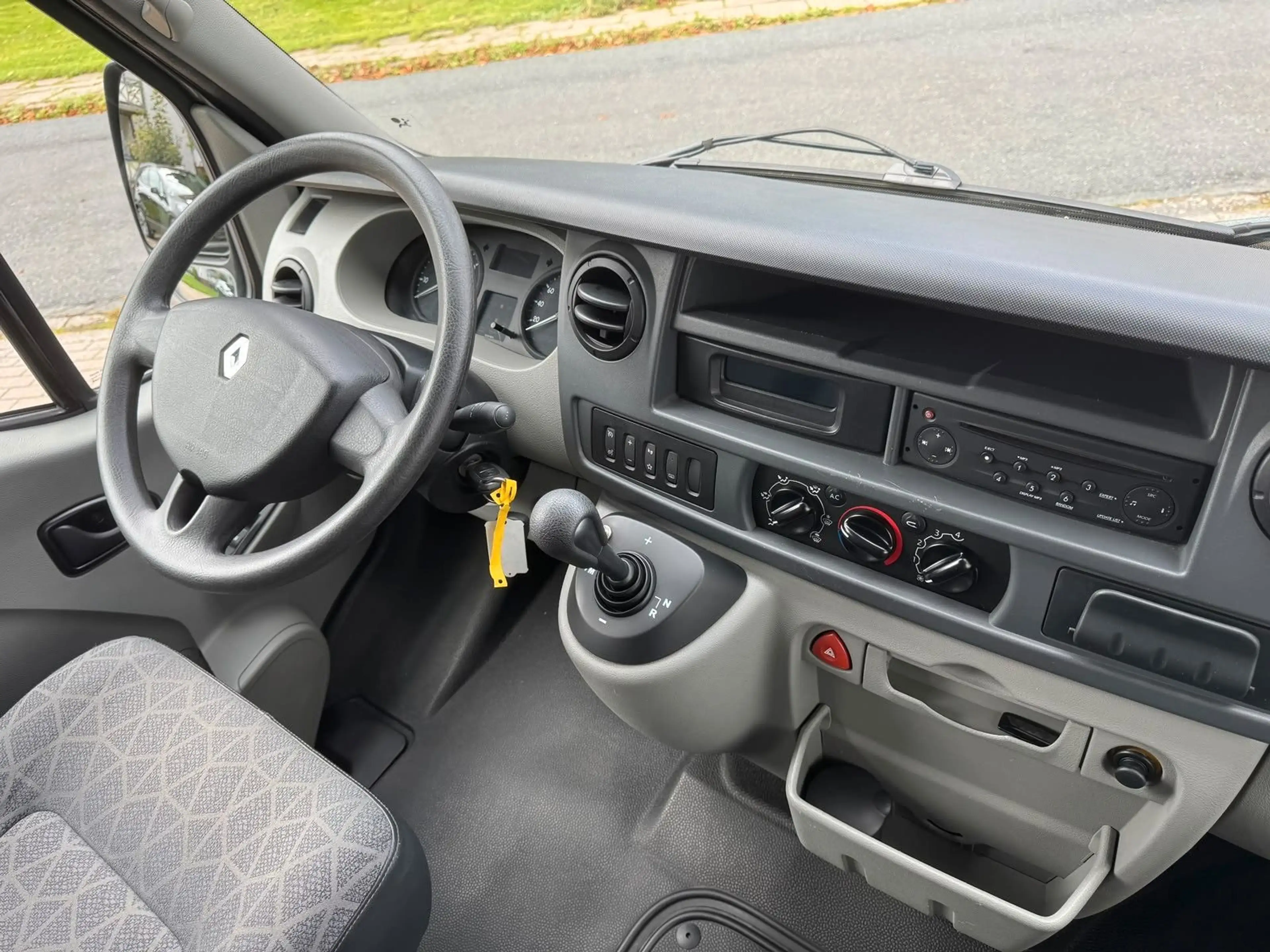 Renault Master 2.5 dCi Rollstuhlrampe PDC Klima Standhzg — photo 13