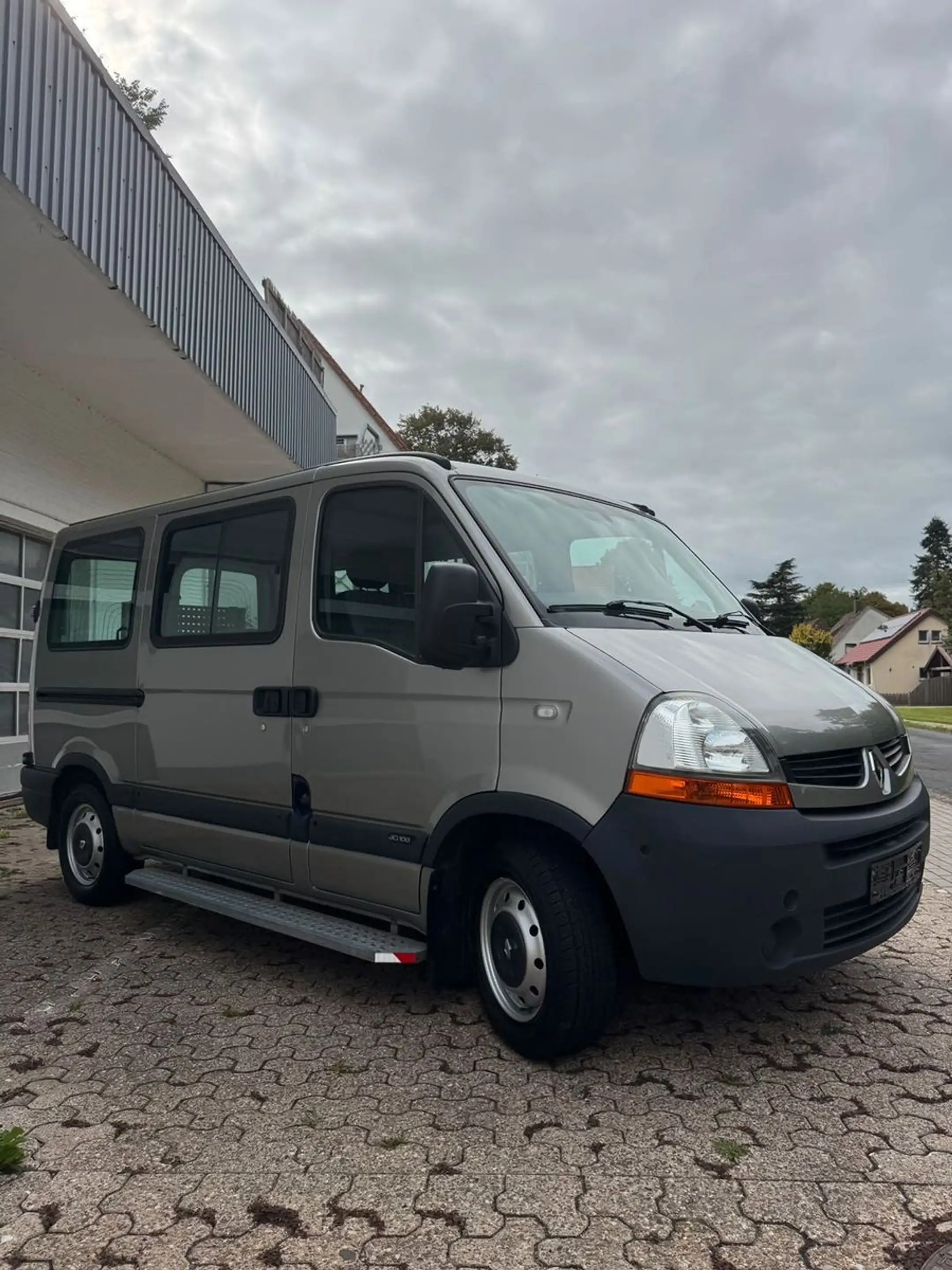 Renault Master 2.5 dCi Rollstuhlrampe PDC Klima Standhzg — photo 8