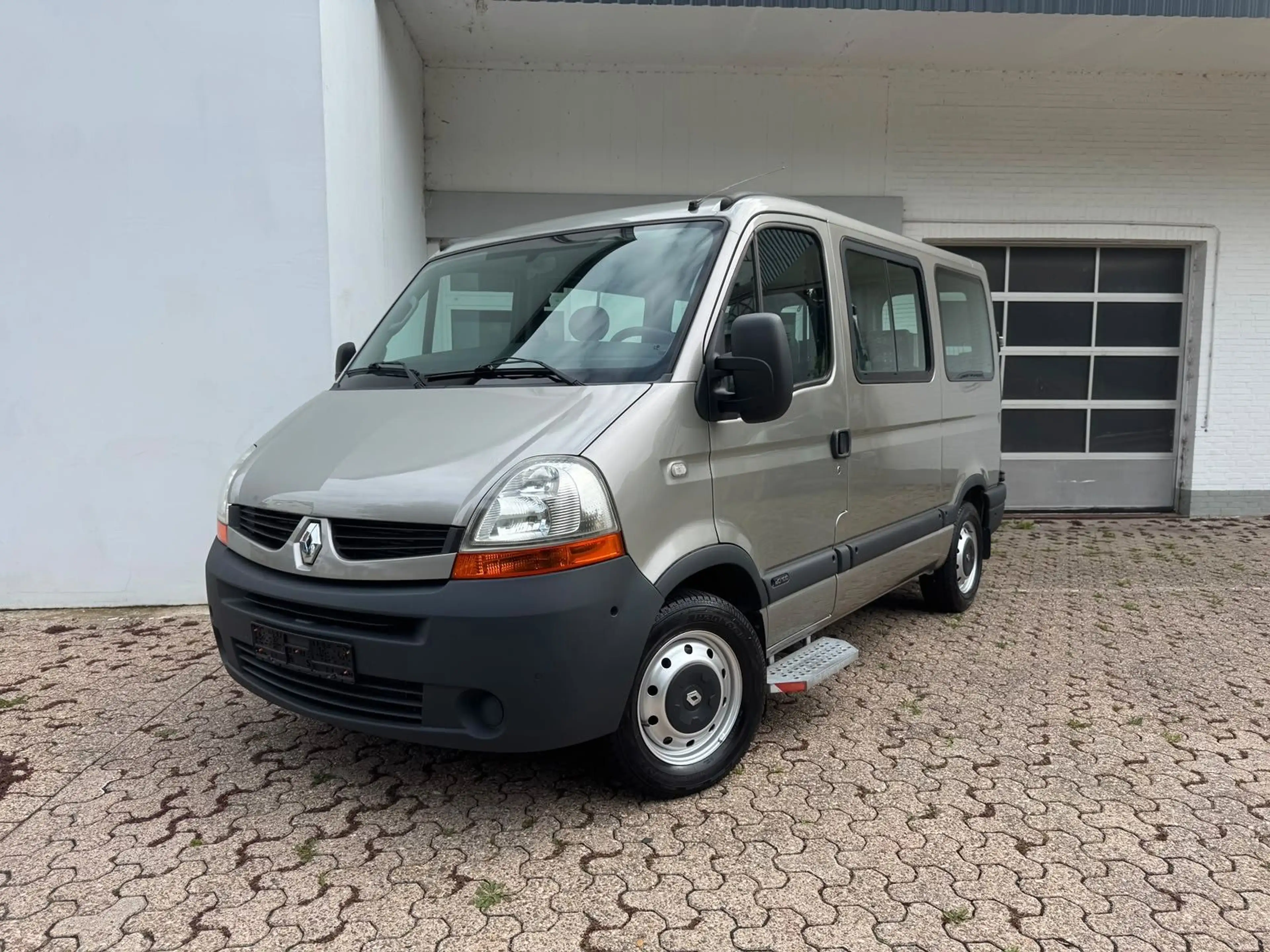Renault Master 2.5 dCi Rollstuhlrampe PDC Klima Standhzg