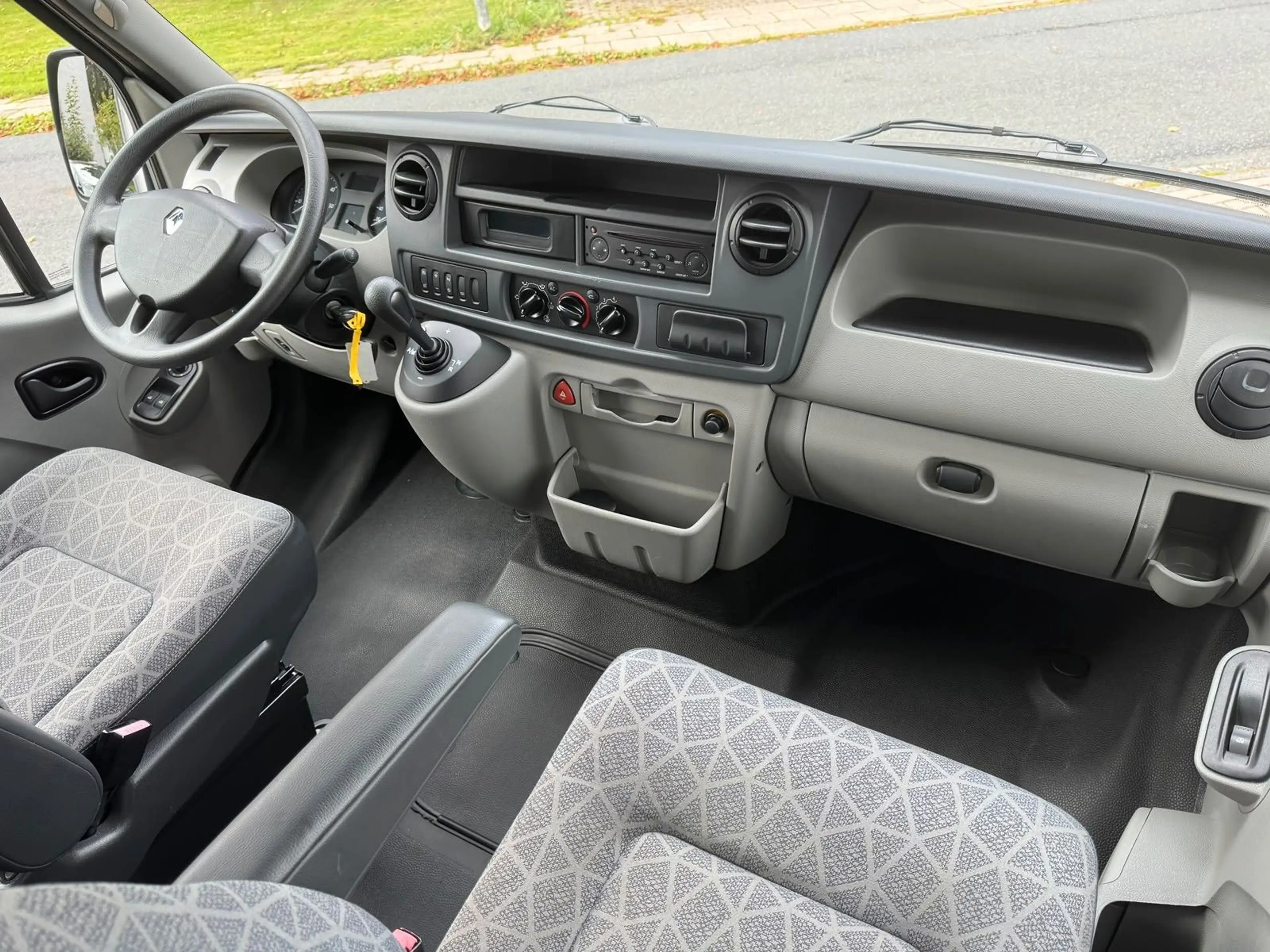 Renault Master 2.5 dCi Rollstuhlrampe PDC Klima Standhzg — photo 11