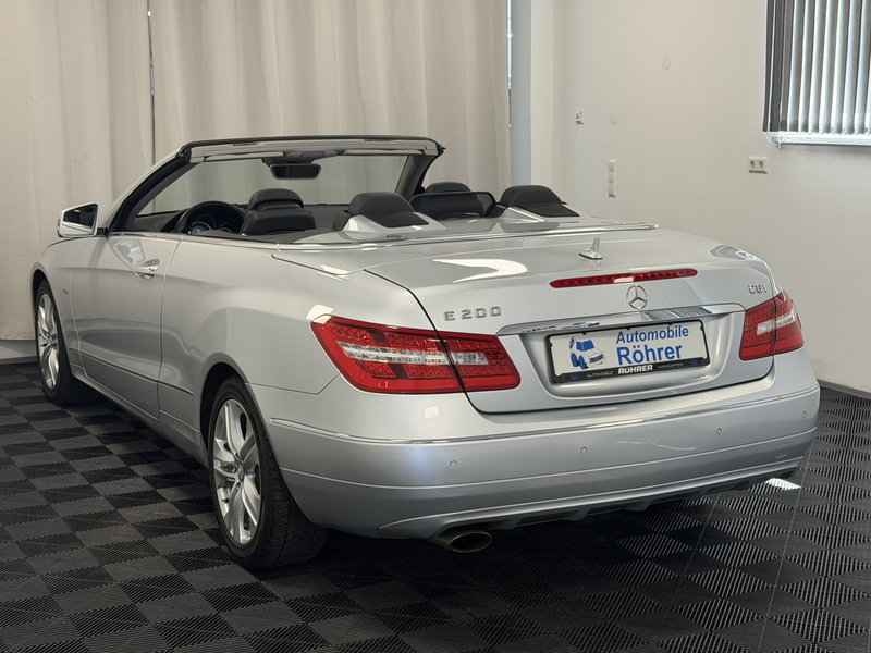 Mercedes-Benz E 200 CGI Cabrio Aut. Airscarf Bi-Xenon Navi PDC — photo 6