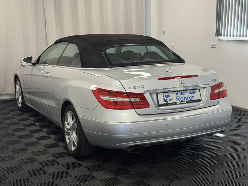 Mercedes-Benz E 200 CGI Cabrio Aut. Airscarf Bi-Xenon Navi PDC — photo 10