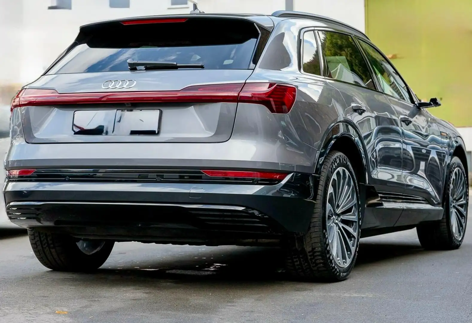Audi e-tron e-tron SB 55 quattro 95kWh Advanced Advanced Grau - 2