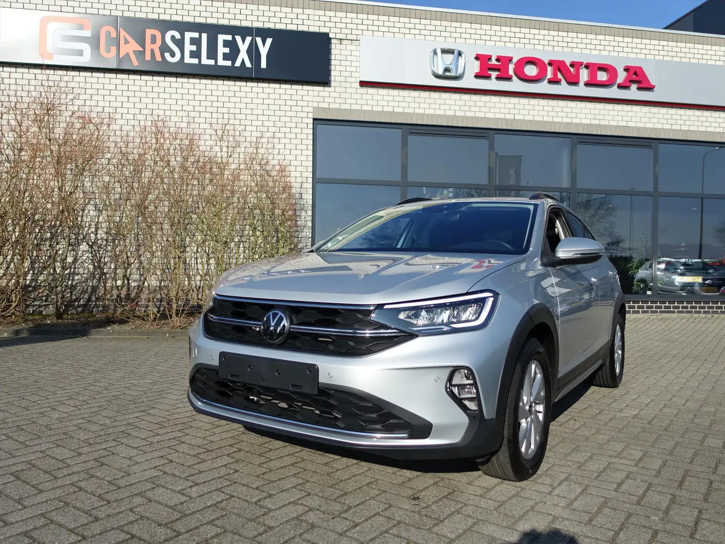 Volkswagen Taigo 1.0 TSI 95pk Life Business Nieuwstaat 12360 km Silber - 2