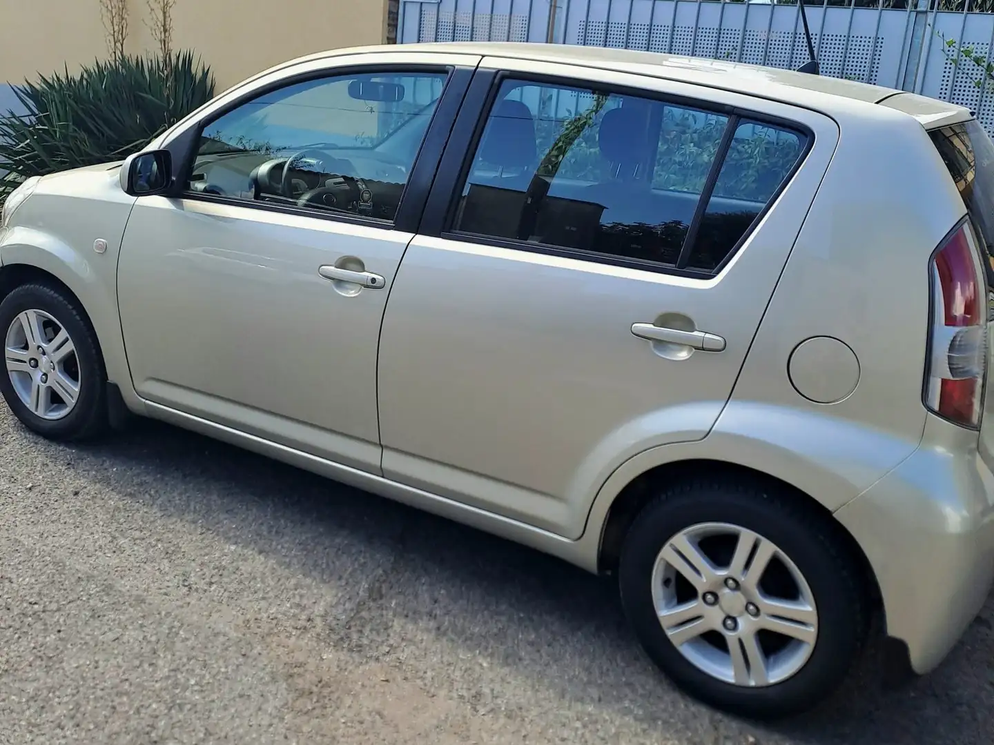 Daihatsu Sirion Sirion 2007 1.3 Hiro 4wd Gris - 1
