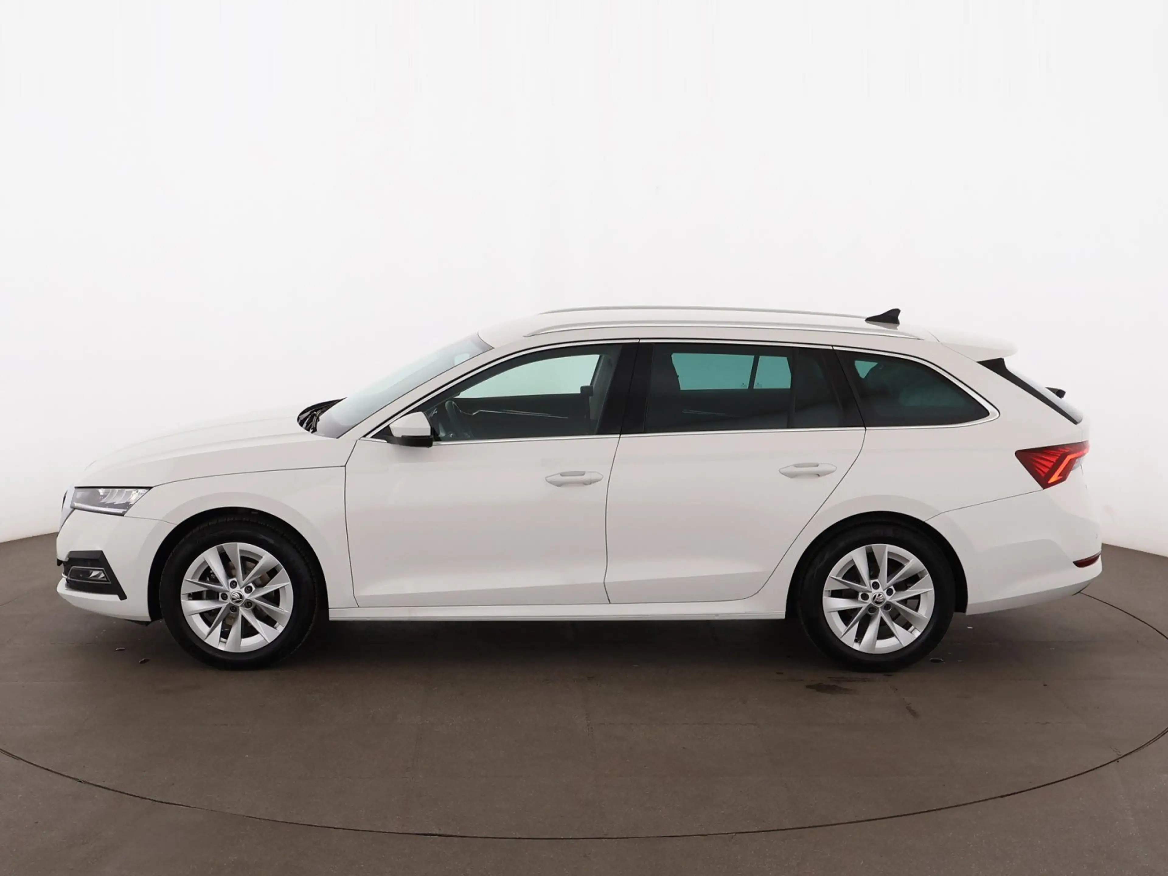 Skoda Octavia Combi 2.0 TDI Style LED HEAD-UP RADAR NAV — photo 7