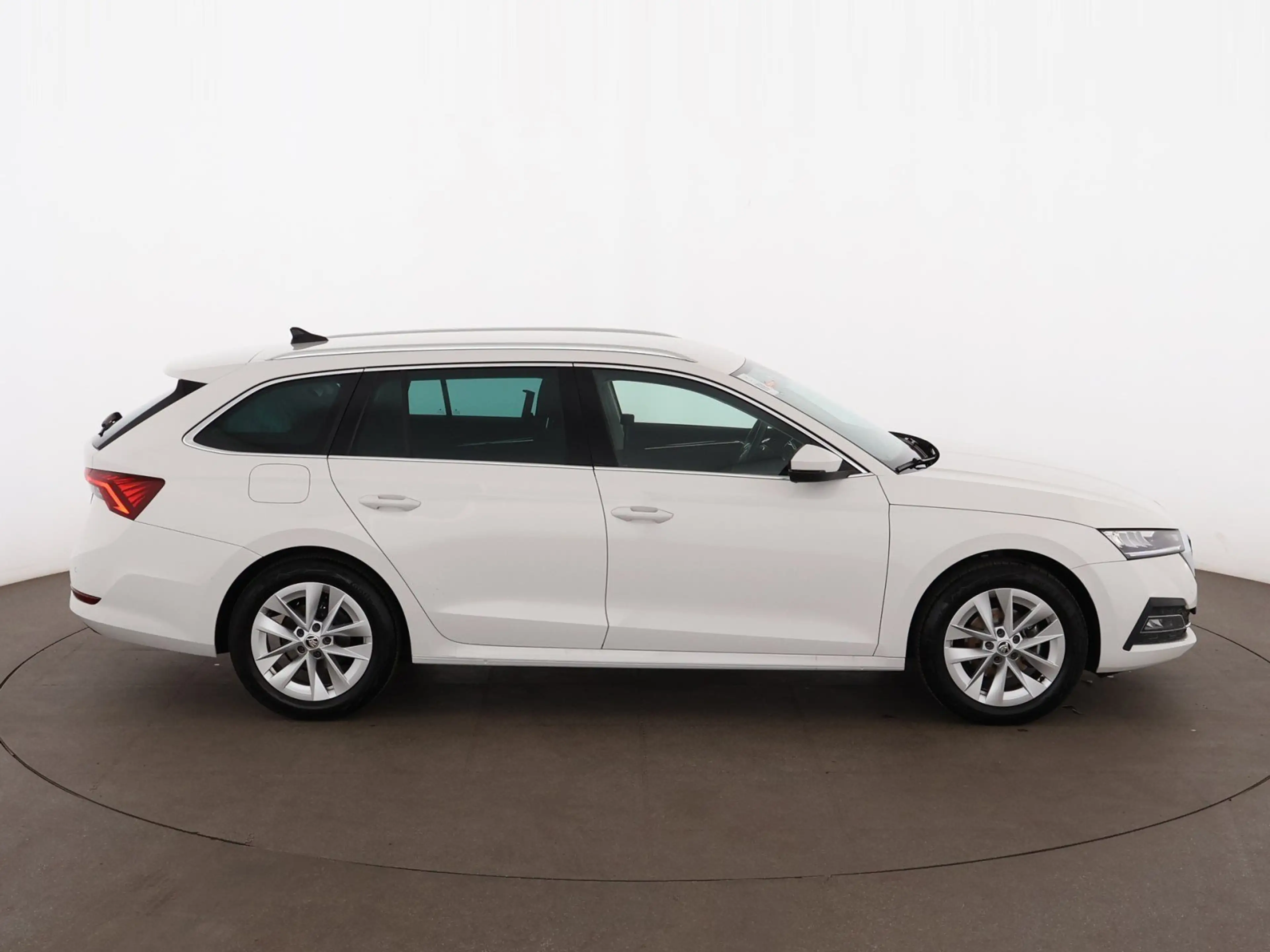 Skoda Octavia Combi 2.0 TDI Style LED HEAD-UP RADAR NAV — photo 11