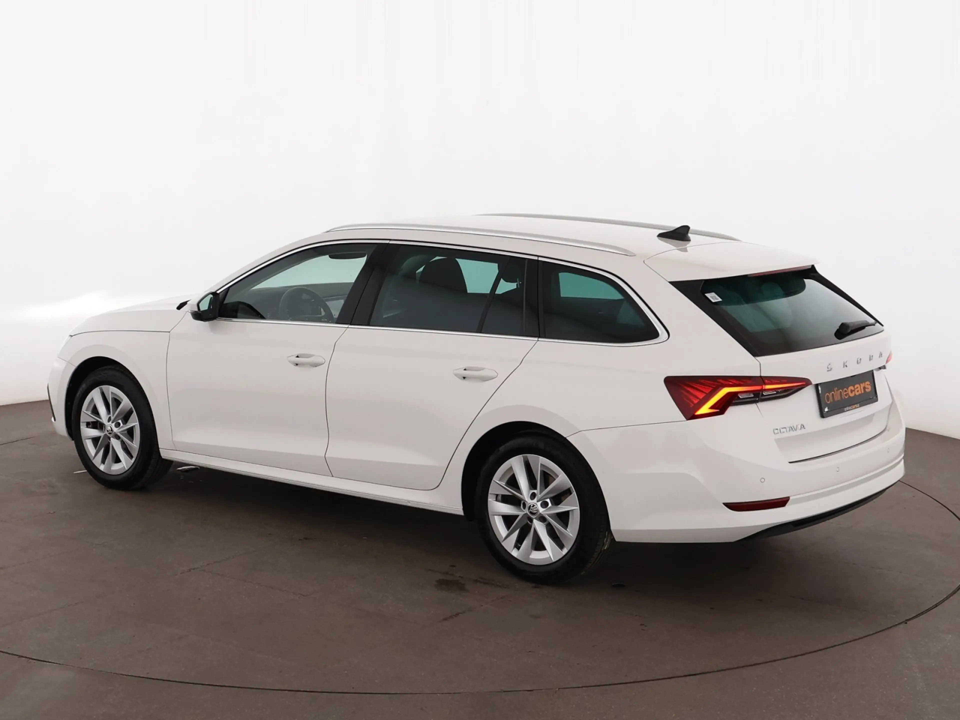 Skoda Octavia Combi 2.0 TDI Style LED HEAD-UP RADAR NAV — photo 8