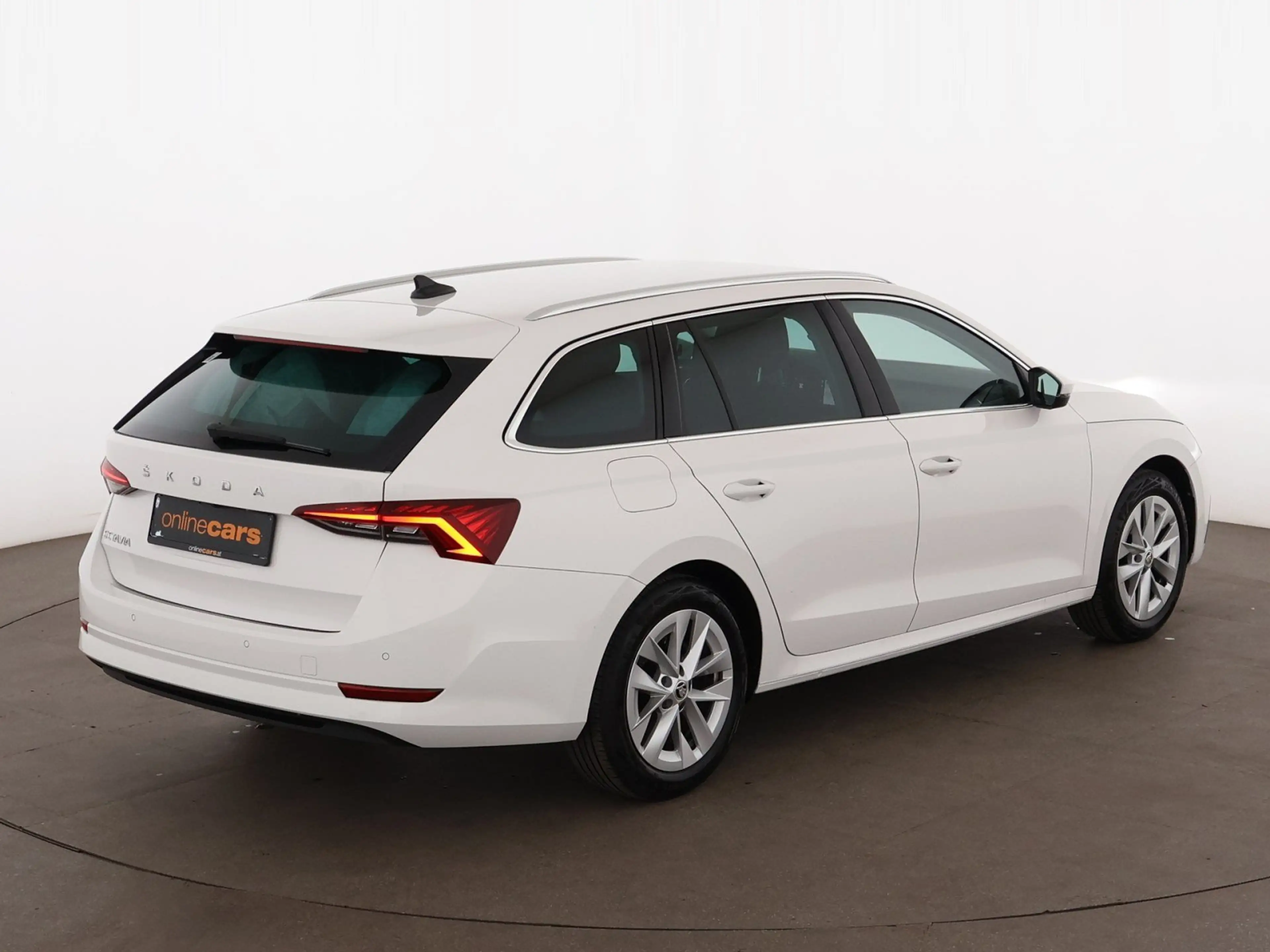 Skoda Octavia Combi 2.0 TDI Style LED HEAD-UP RADAR NAV — photo 10