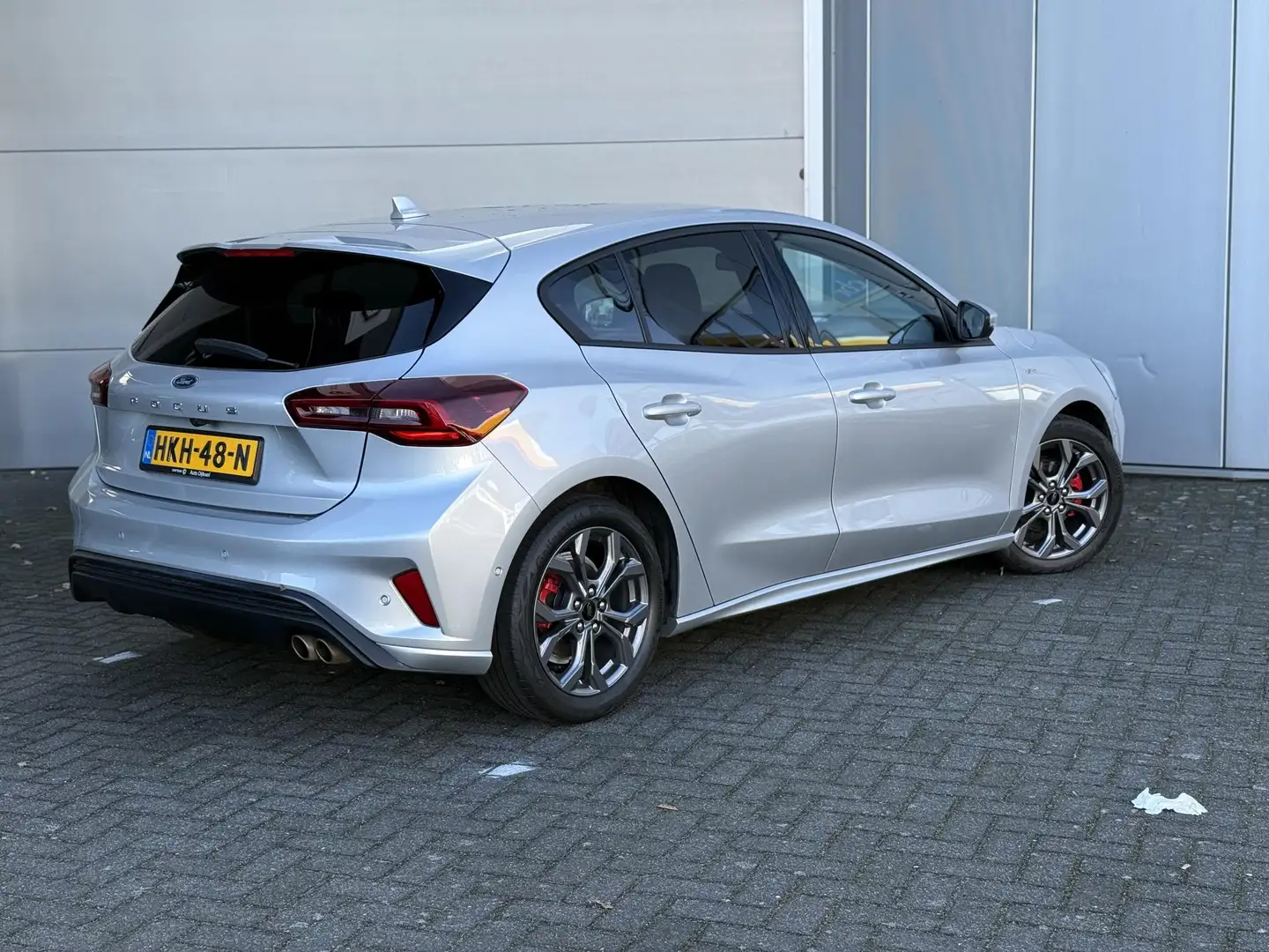 Ford Focus 1.0 EcoBoost Hybrid ST Line X MHEV Garantie t/m 11 Grau - 2