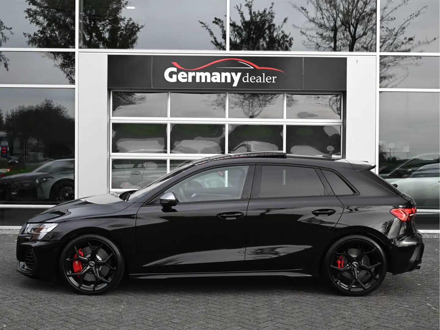 Audi S3 Sportback 2.0TFSI 334pk Quattro Pano HUD M-Led RS- Zwart - 2