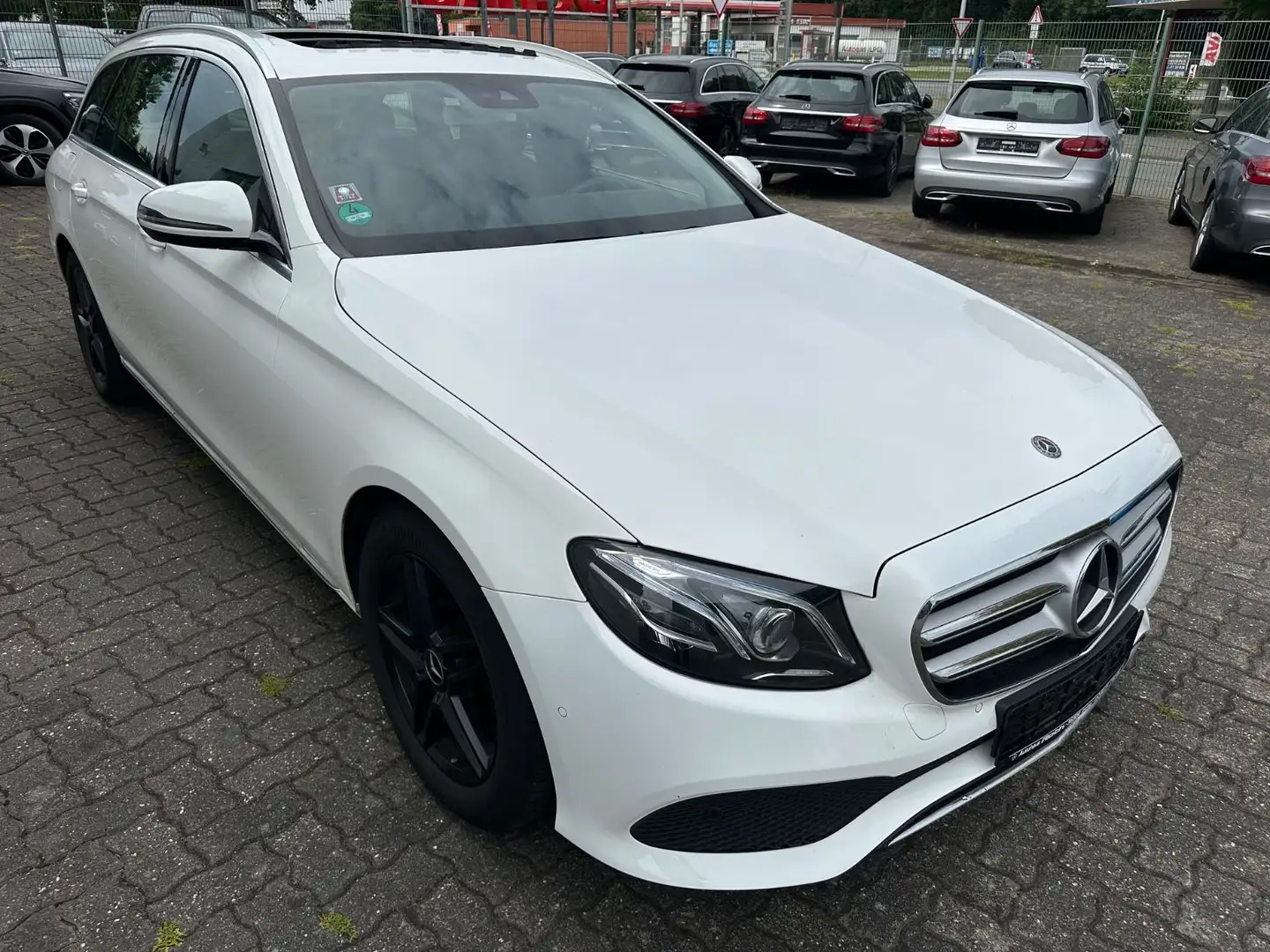 Mercedes-Benz E 220 d T AVANTGARDE 9G LED Kamera Schiebedach Blanc - 2