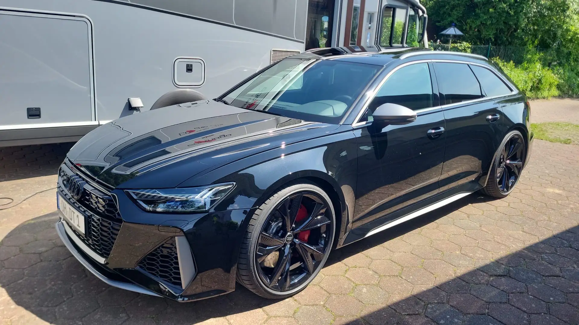 Audi RS6 Performance Avant 4.0-Matrix-Pano-B&O-22"-RS-Abgas Zwart - 1