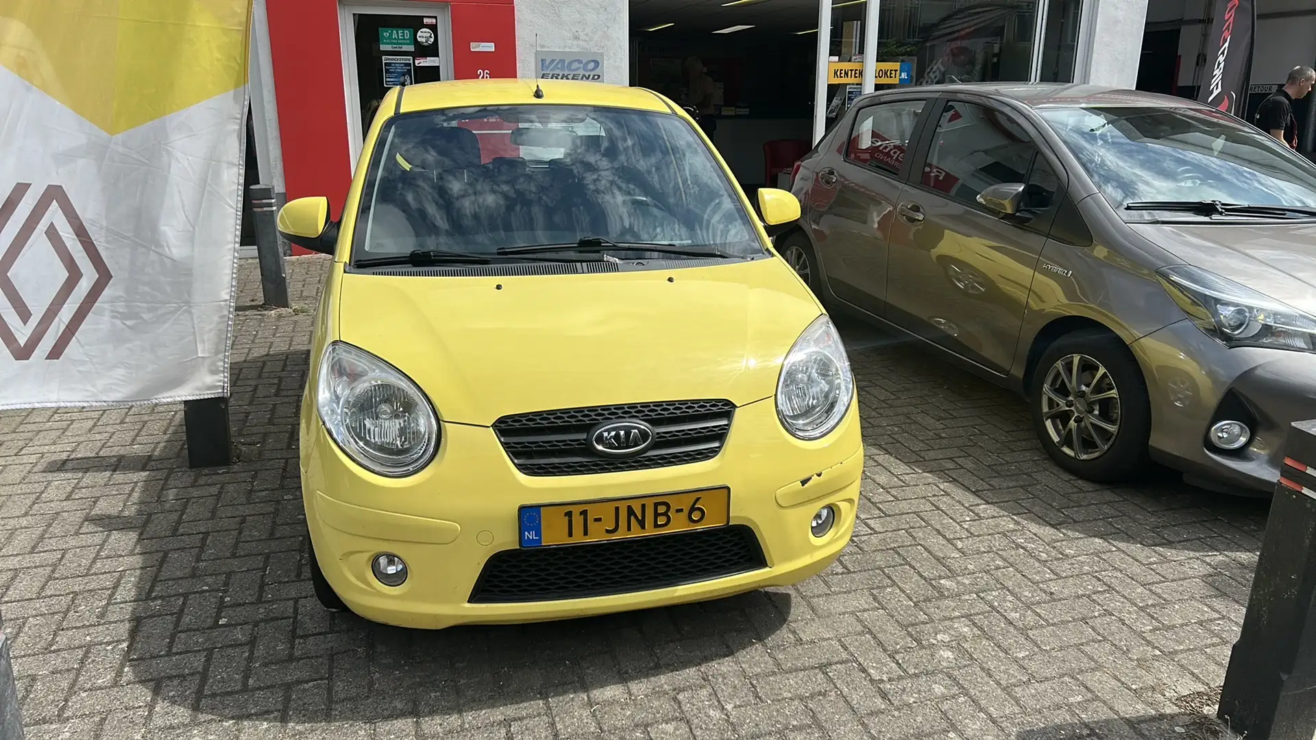 Kia Picanto 1.0 Fifteen Geel - 2