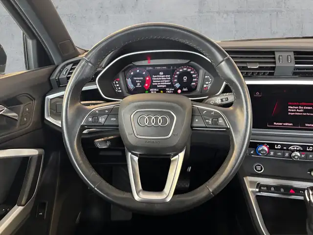 Audi Q3 view 10