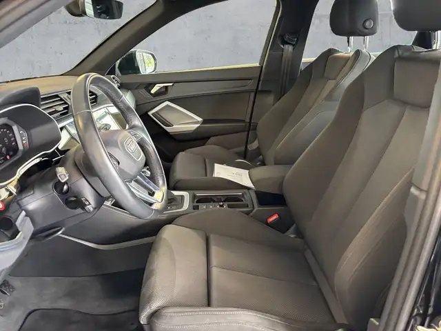 Audi Q3 view 12