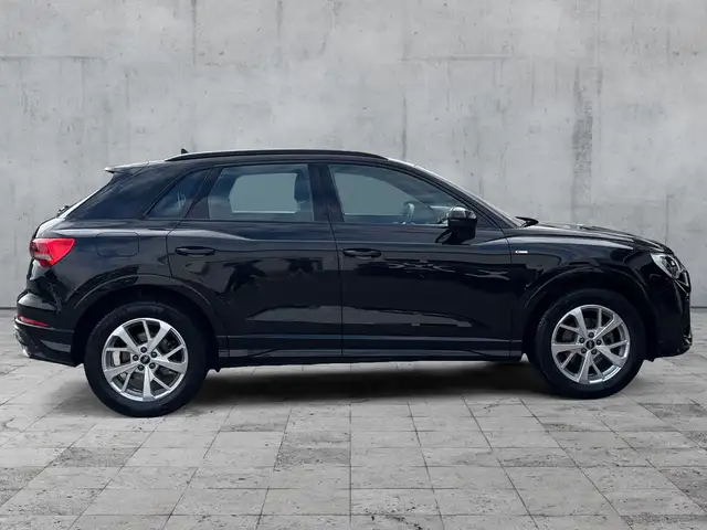 Audi Q3 view 7