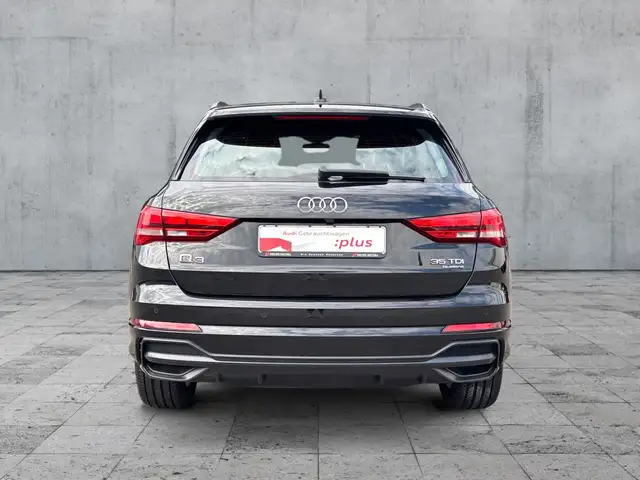 Audi Q3 view 5