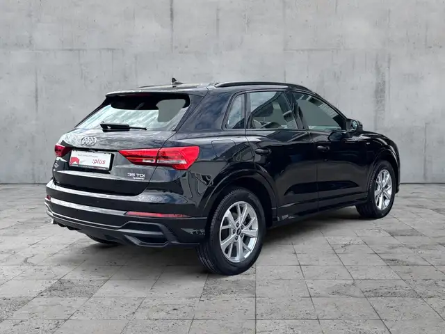 Audi Q3 view 6