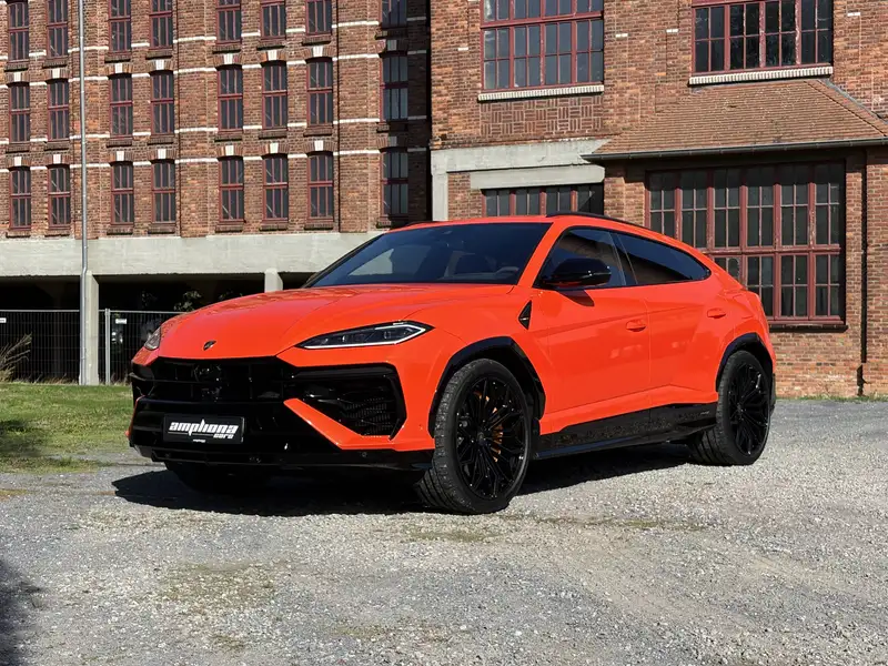 LAMBORGHINI Urus