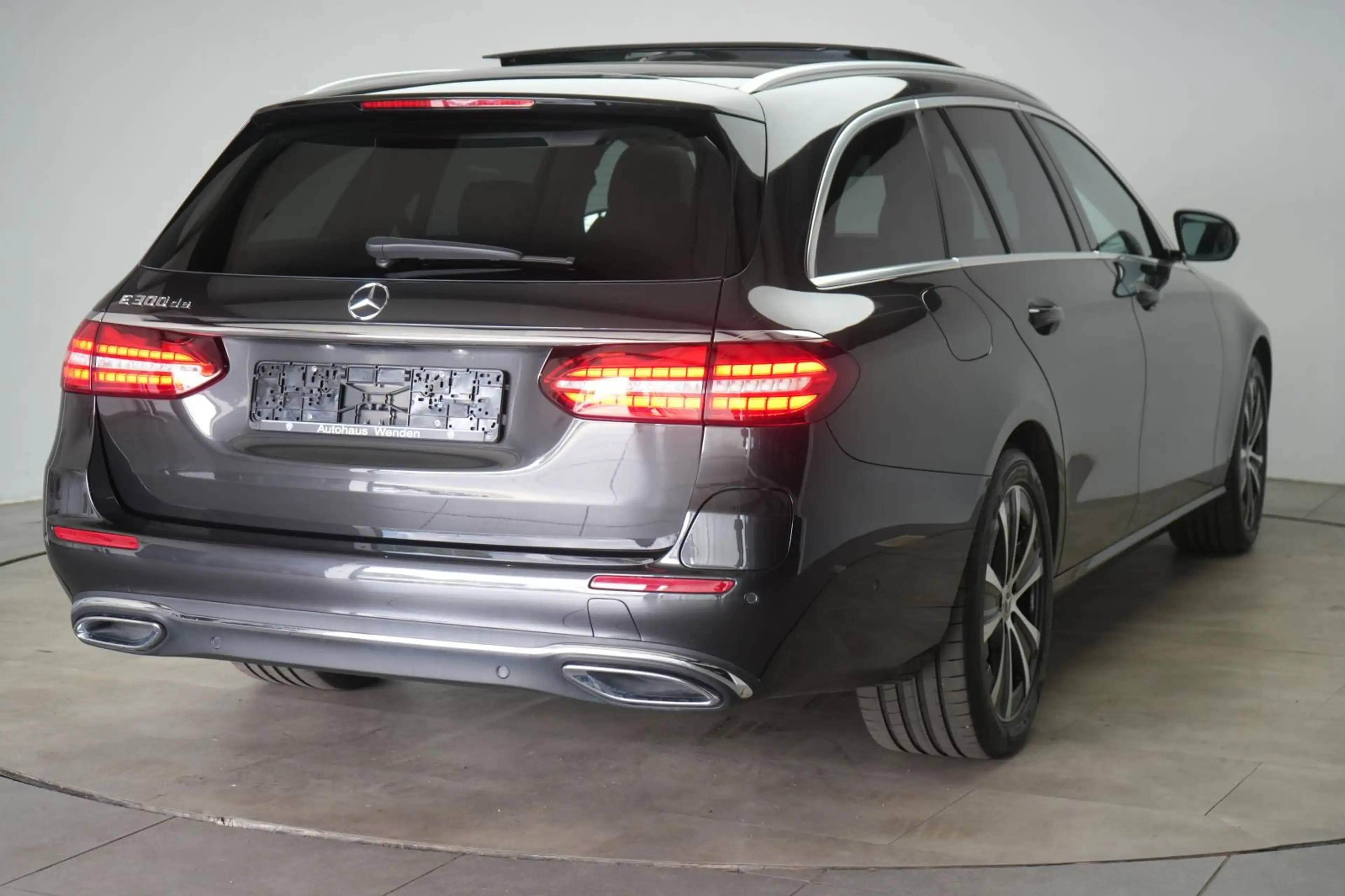 Mercedes-Benz E 300 de T 9G-TRONIC Avantgarde Leder/Distronic/ — photo 4