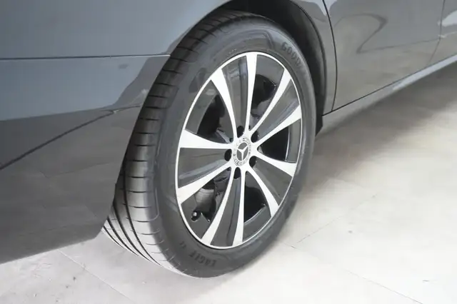 Mercedes-Benz E-Class view 10
