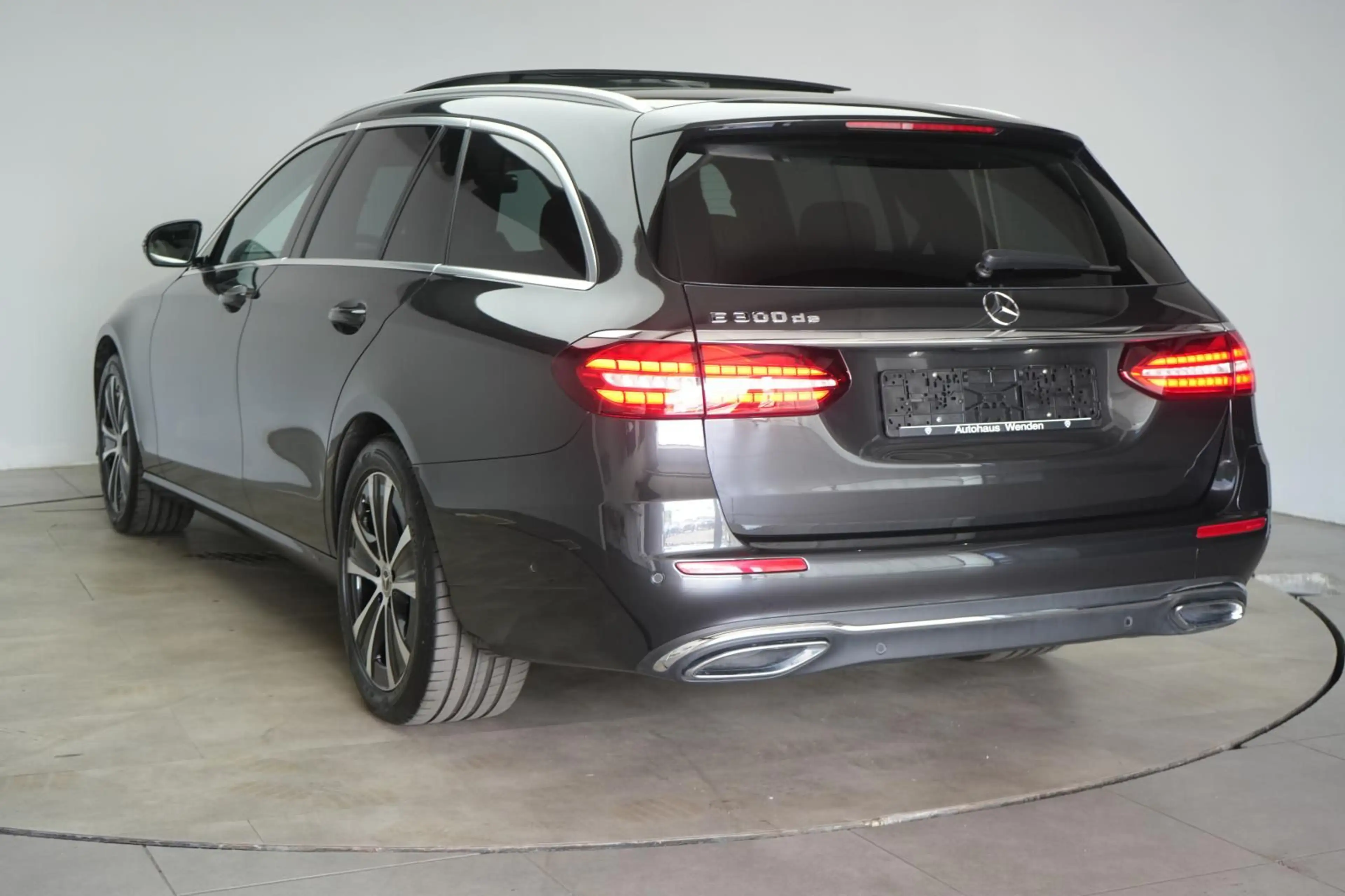 Mercedes-Benz E 300 de T 9G-TRONIC Avantgarde Leder/Distronic/ — photo 5