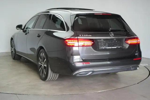 Mercedes-Benz E-Class view 5